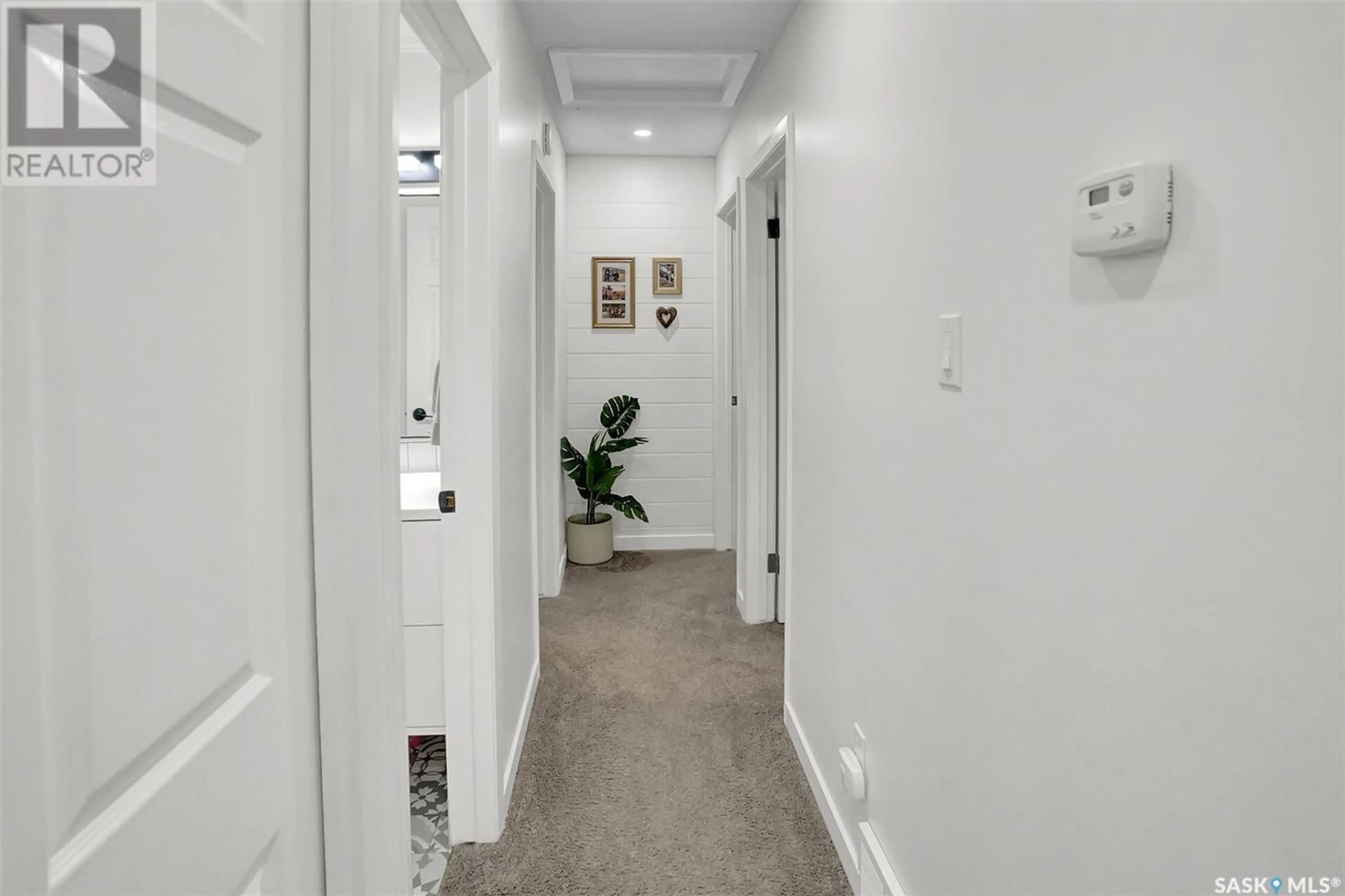 Indoor foyer for 4511 ARGYLE STREET, Regina Saskatchewan S4S3M3