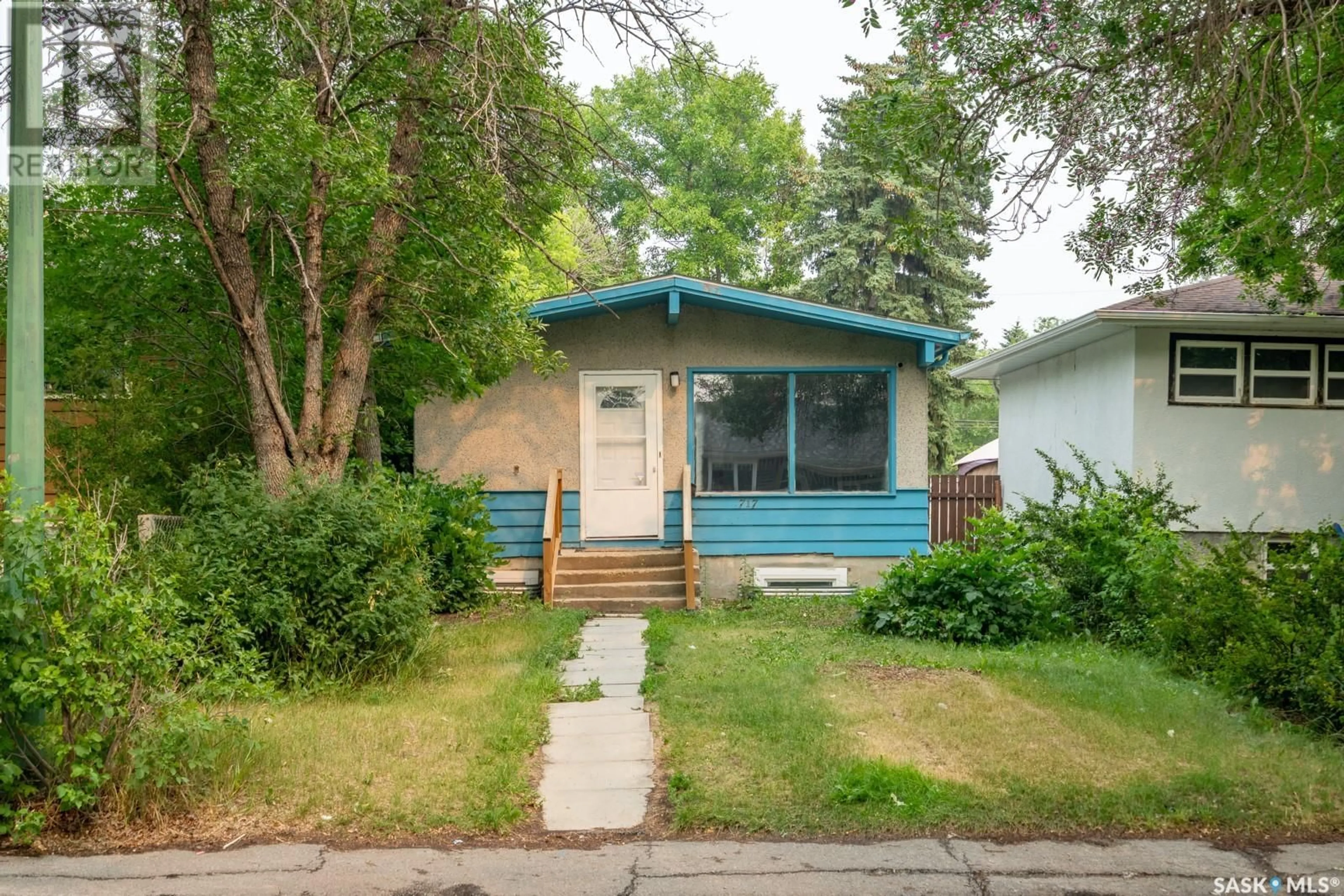 Home with vinyl exterior material, street for 717 MONTAGUE STREET, Regina Saskatchewan S4T3H1