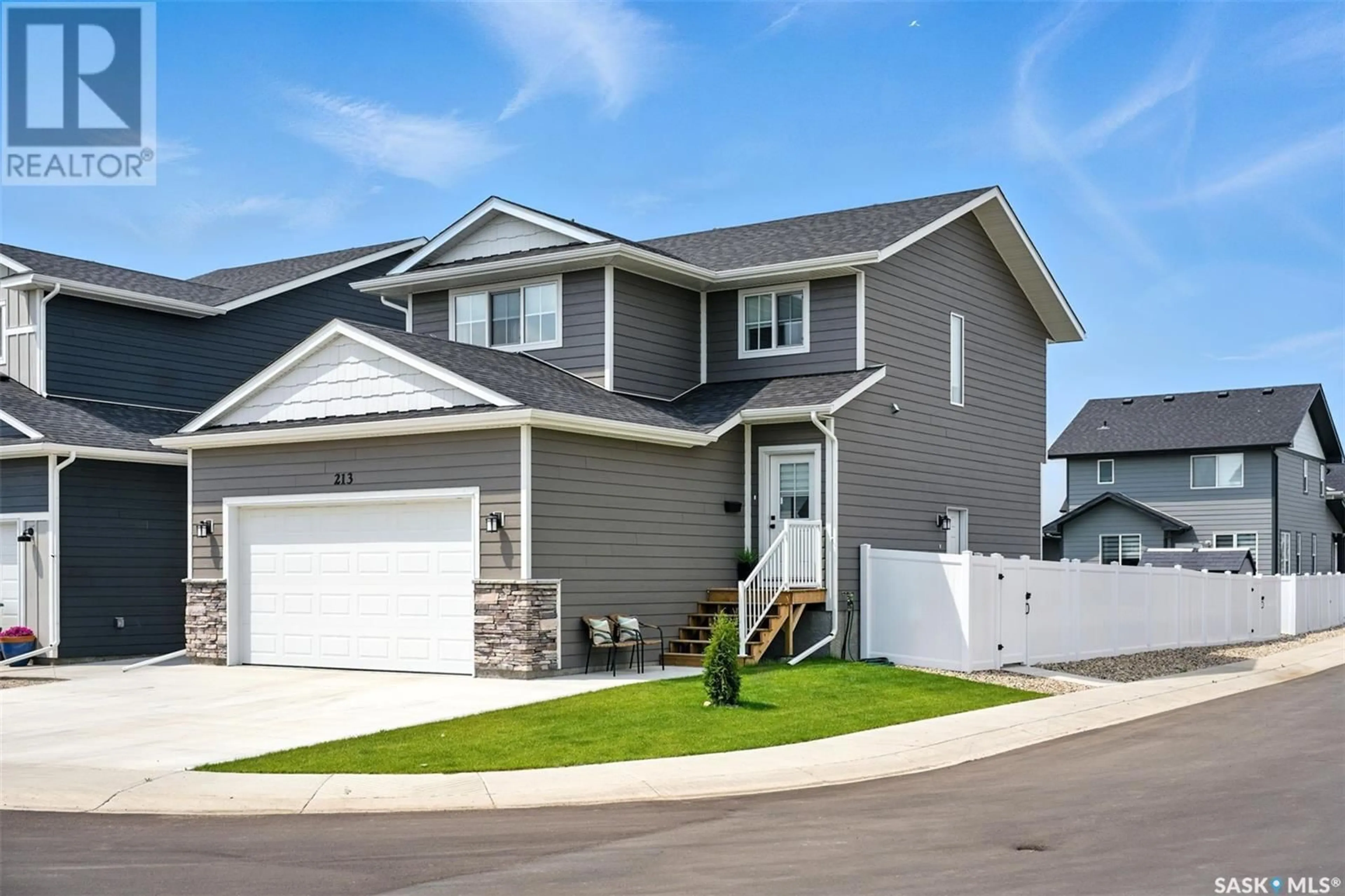 Home with vinyl exterior material, street for 213 KEITH WAY, Saskatoon Saskatchewan S7V0Y1