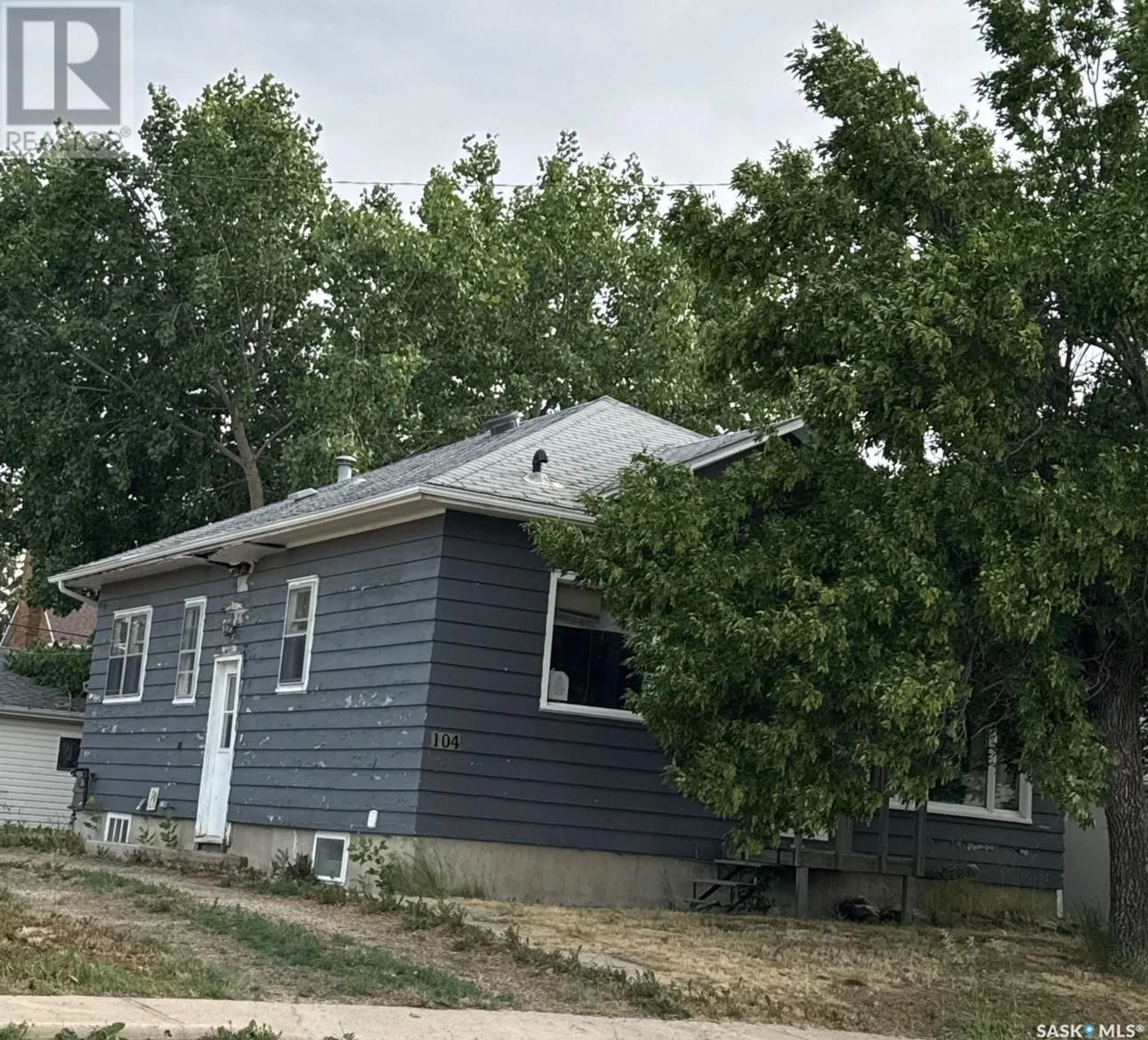 Shed for 104 2ND AVENUE, Gravelbourg Saskatchewan S0H1X0