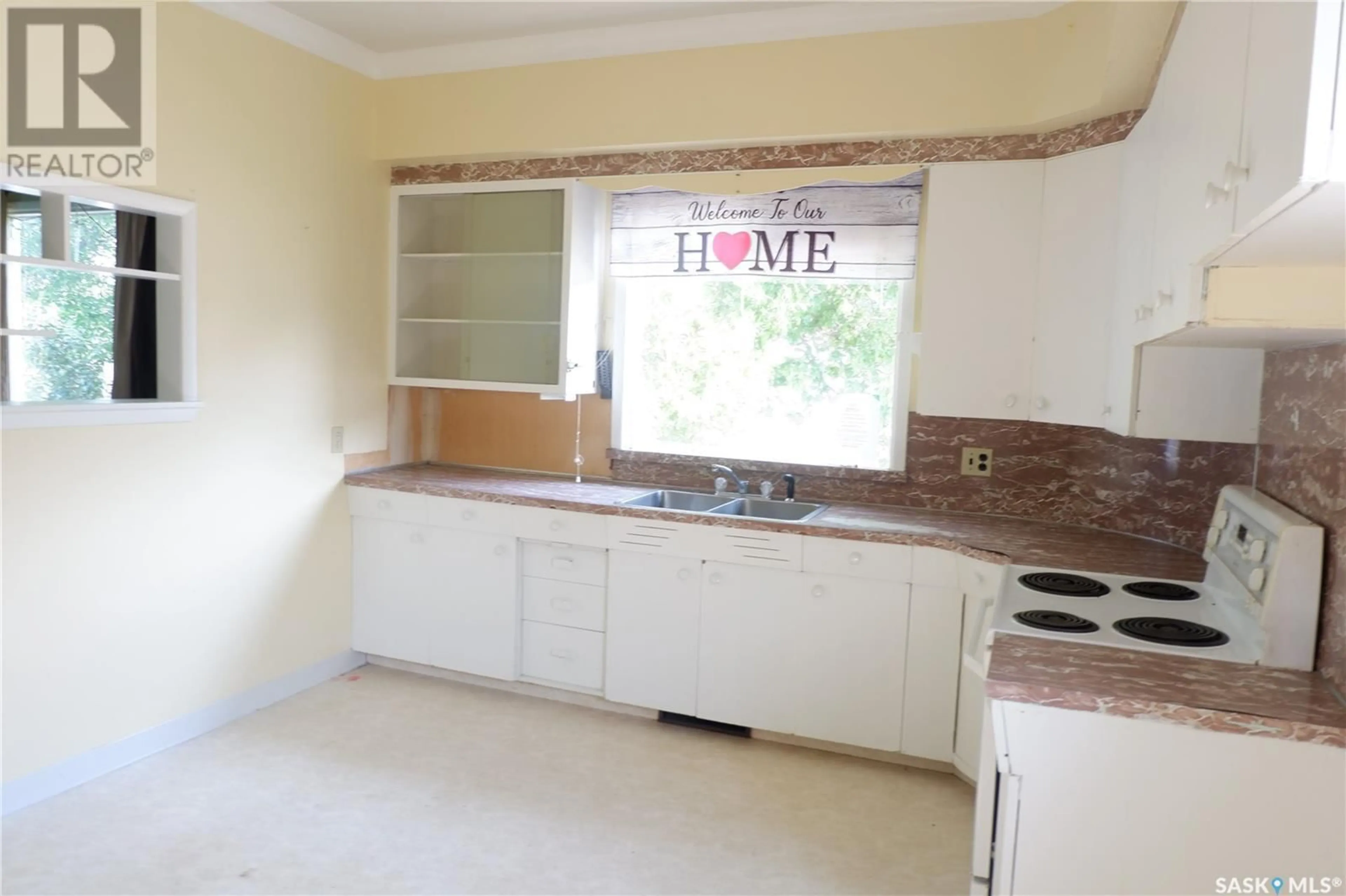 Standard kitchen, unknown for 104 2ND AVENUE, Gravelbourg Saskatchewan S0H1X0