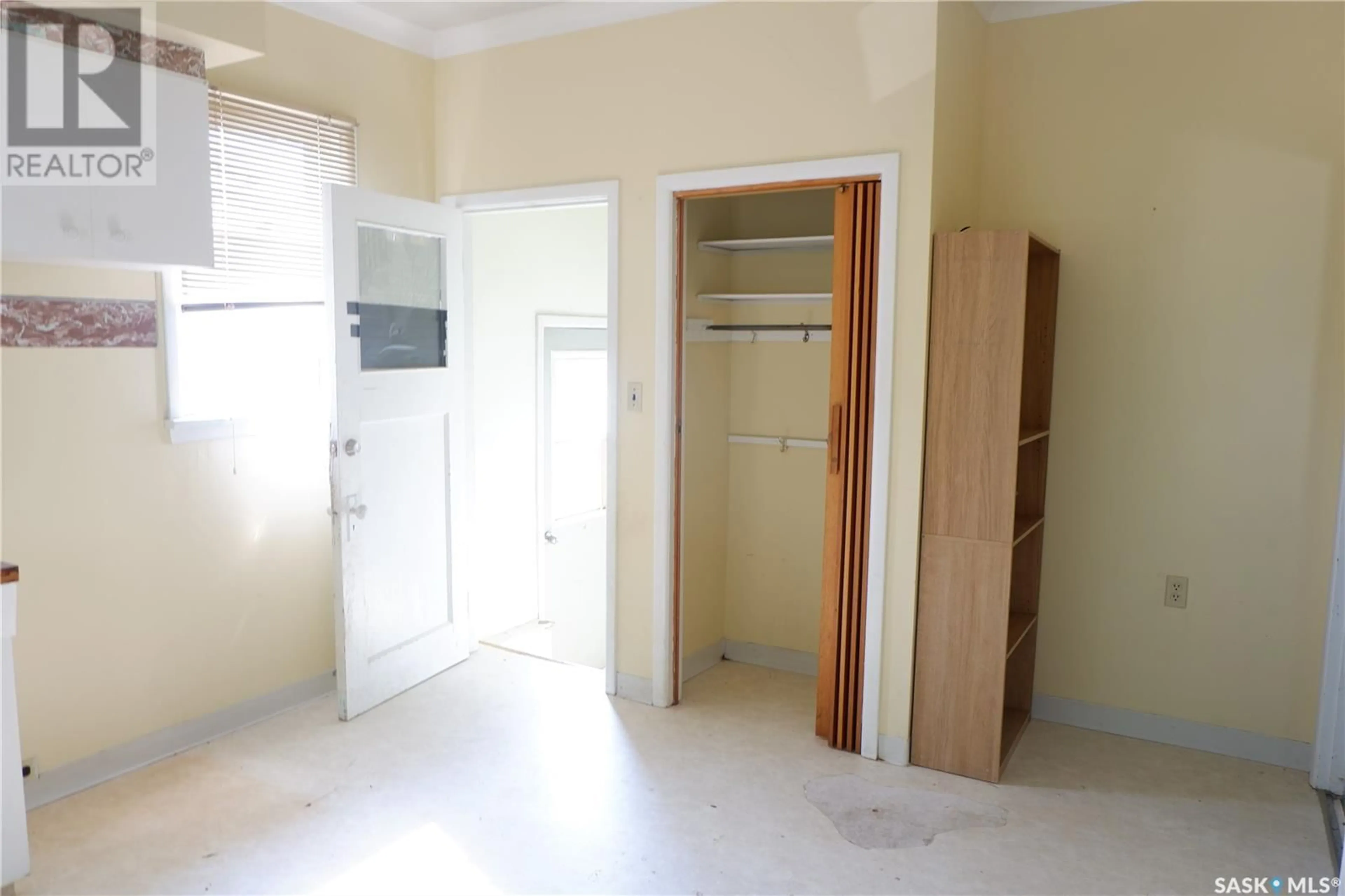 A pic of a room for 104 2ND AVENUE, Gravelbourg Saskatchewan S0H1X0