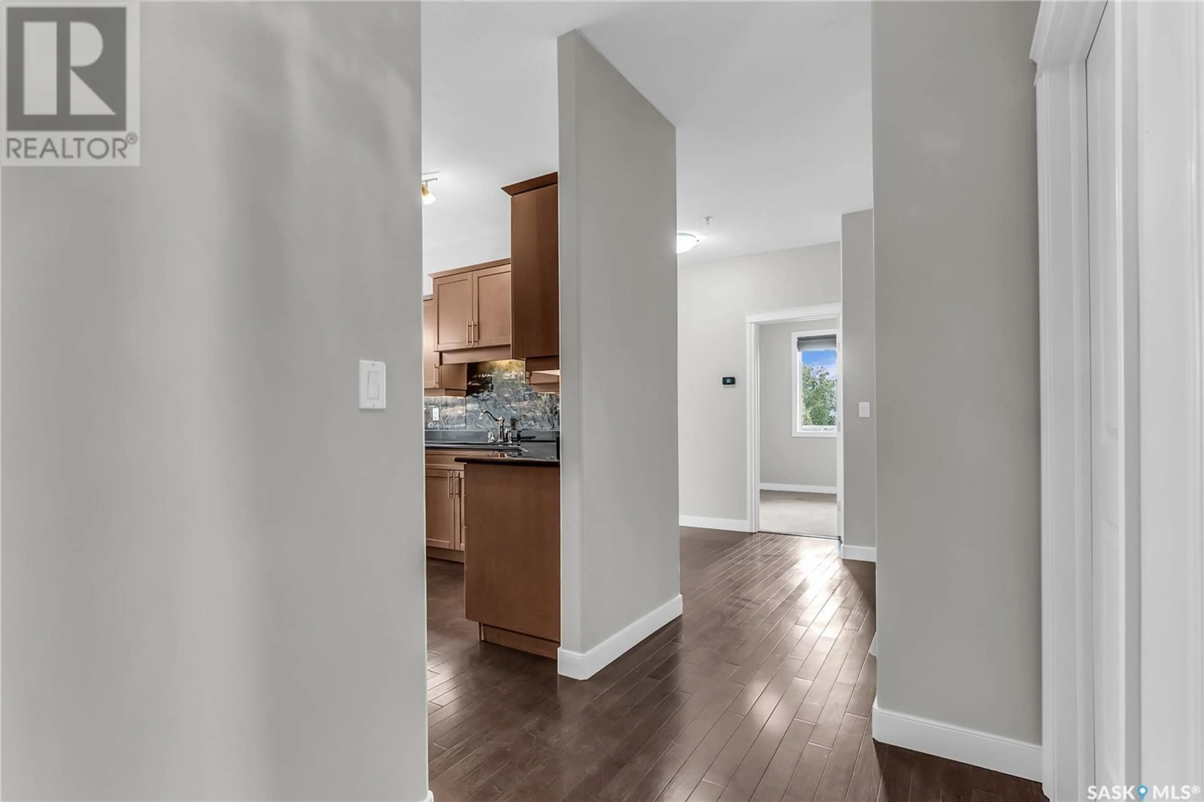 Indoor entryway for 209 - 405 CARTWRIGHT STREET, Saskatoon Saskatchewan S7T0C8