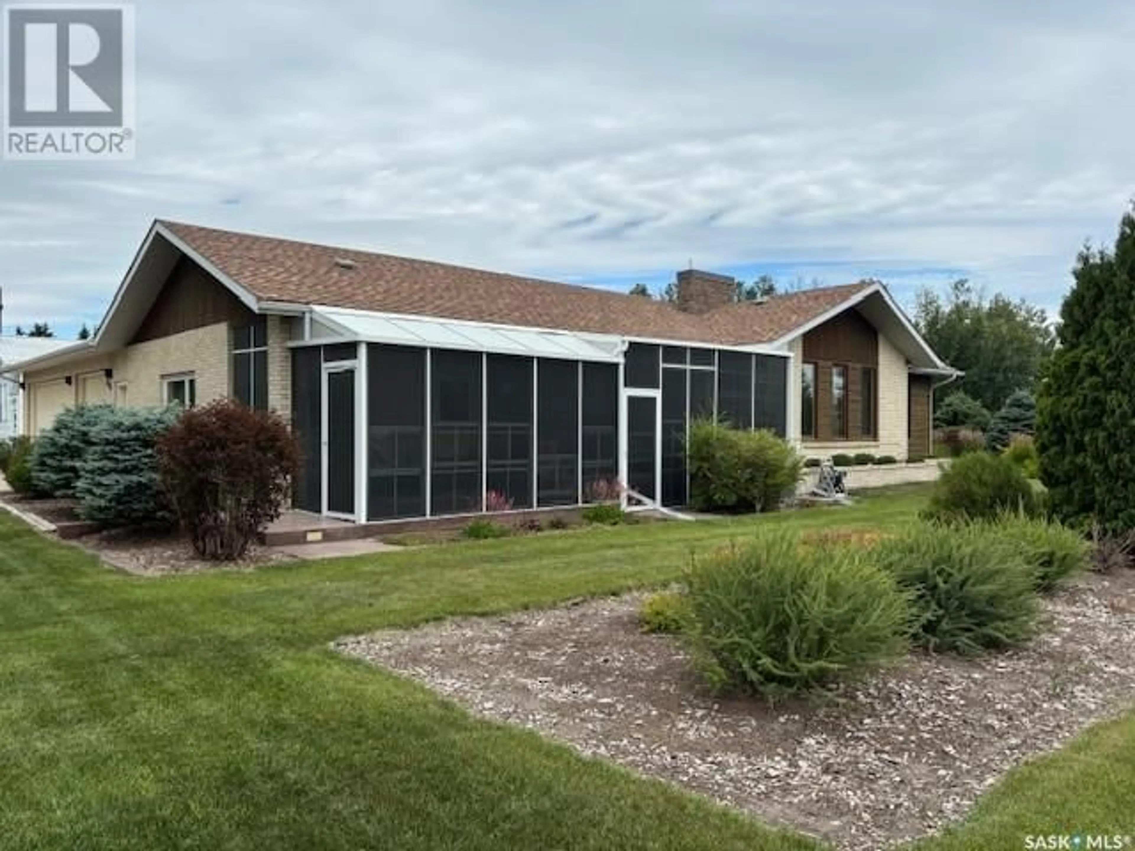 Home with vinyl exterior material, water/lake/river/ocean view for 340 CANORA AVENUE, Canora Saskatchewan S0A0L0