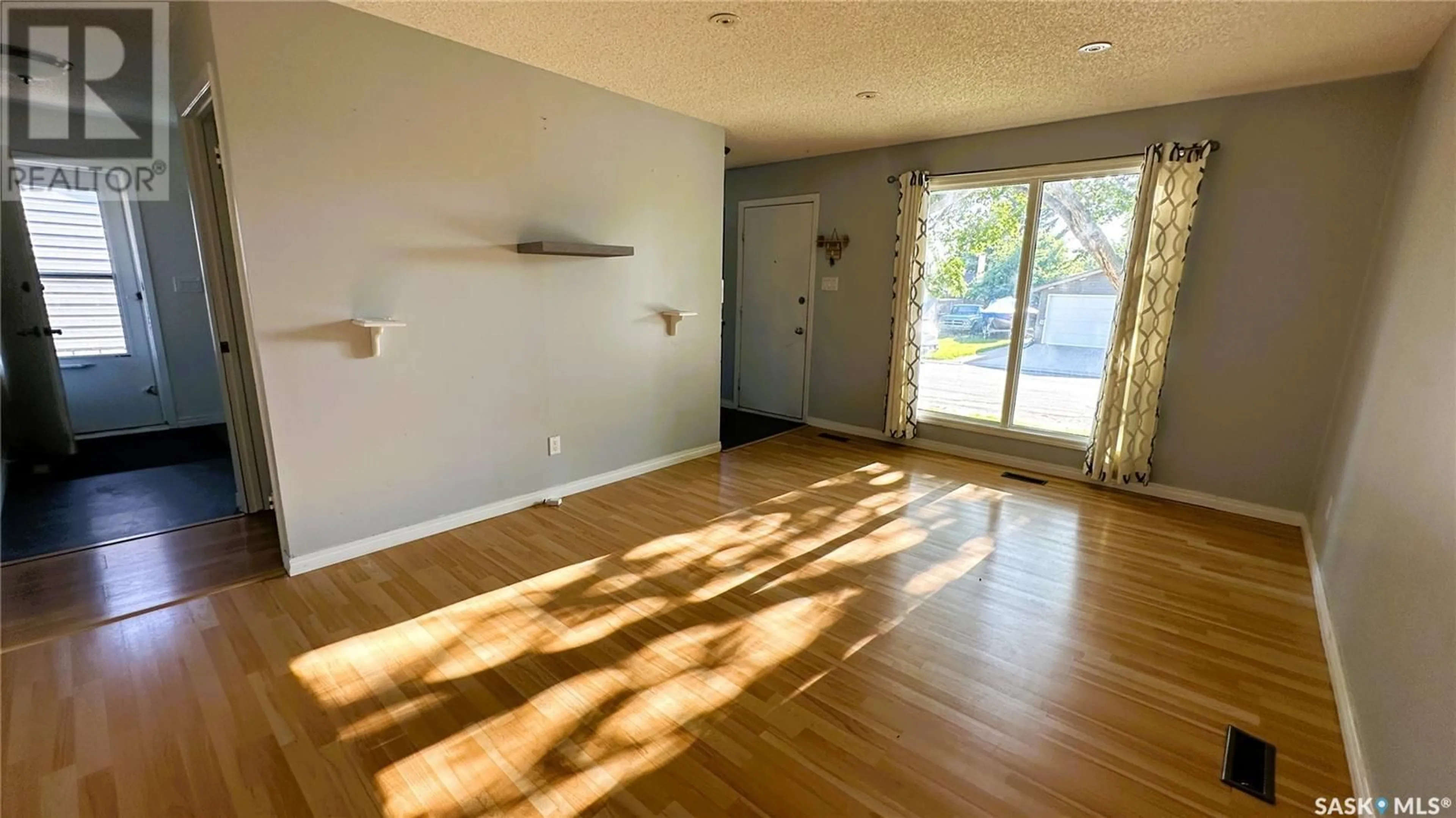 A pic of a room for 811 BATTEL STREET, Regina Saskatchewan S4X1Y3