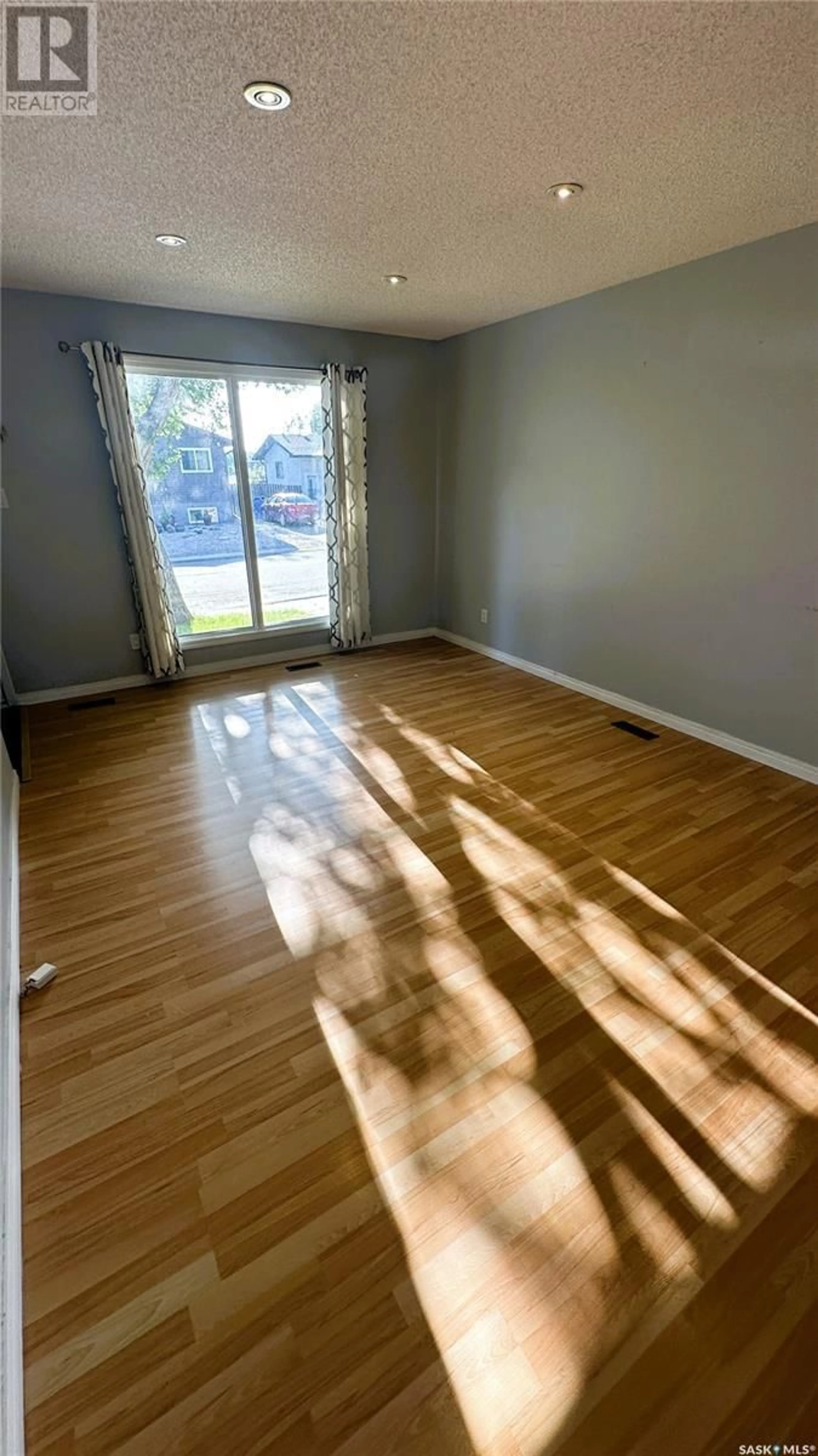 A pic of a room for 811 BATTEL STREET, Regina Saskatchewan S4X1Y3