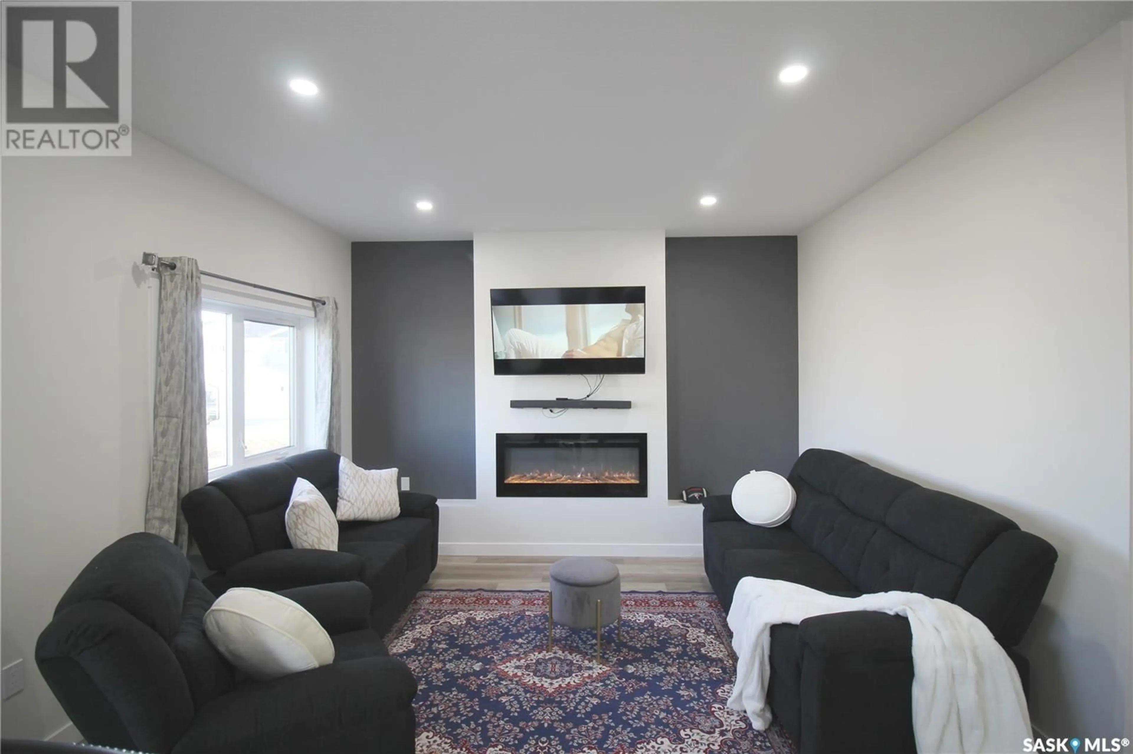 Living room with furniture, unknown for 3005 DUMONT WAY, Regina Saskatchewan S4V3Z3