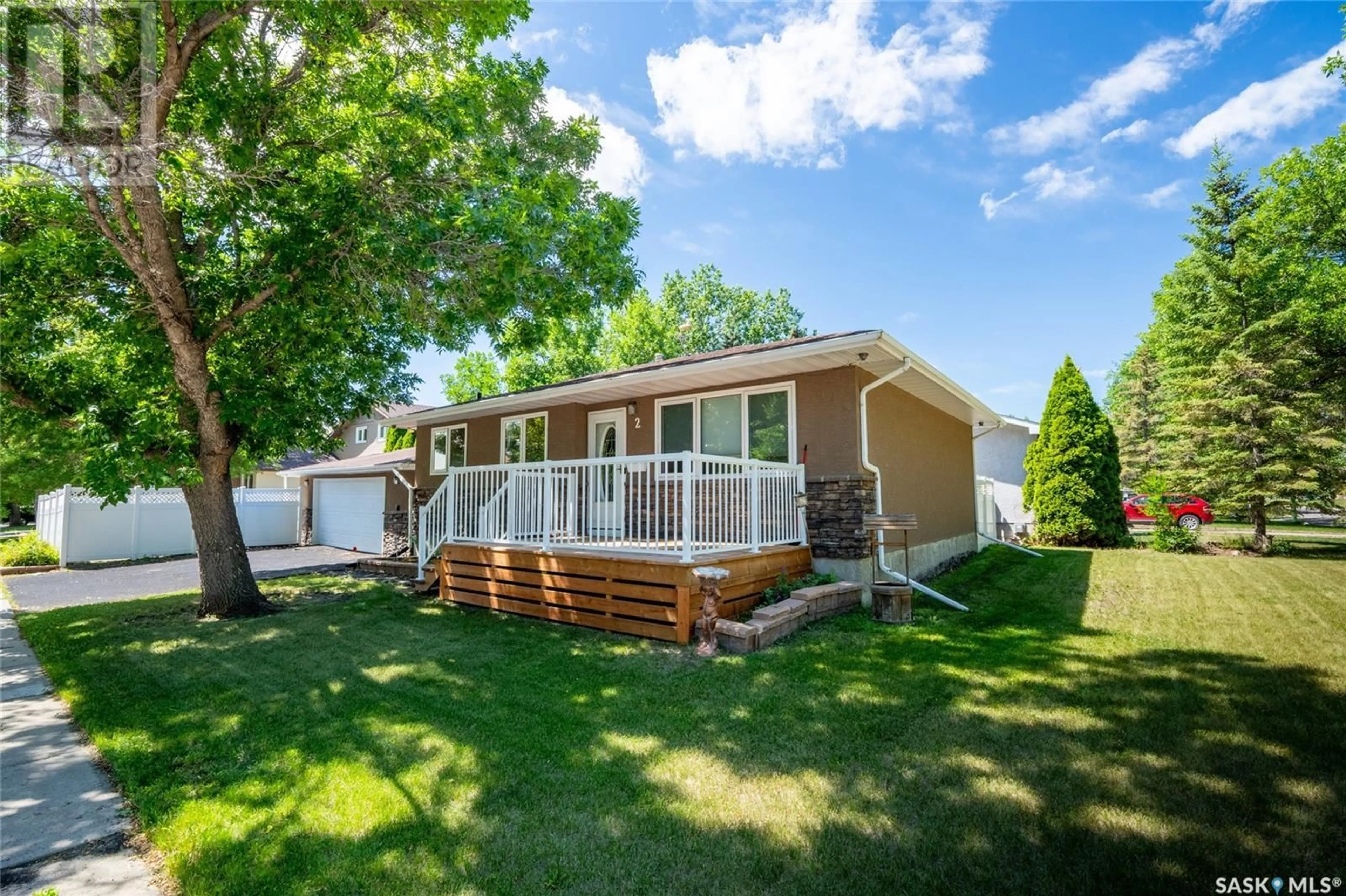 Home with vinyl exterior material, water/lake/river/ocean view for 2 CHURCH DRIVE, Regina Saskatchewan S4X1P6