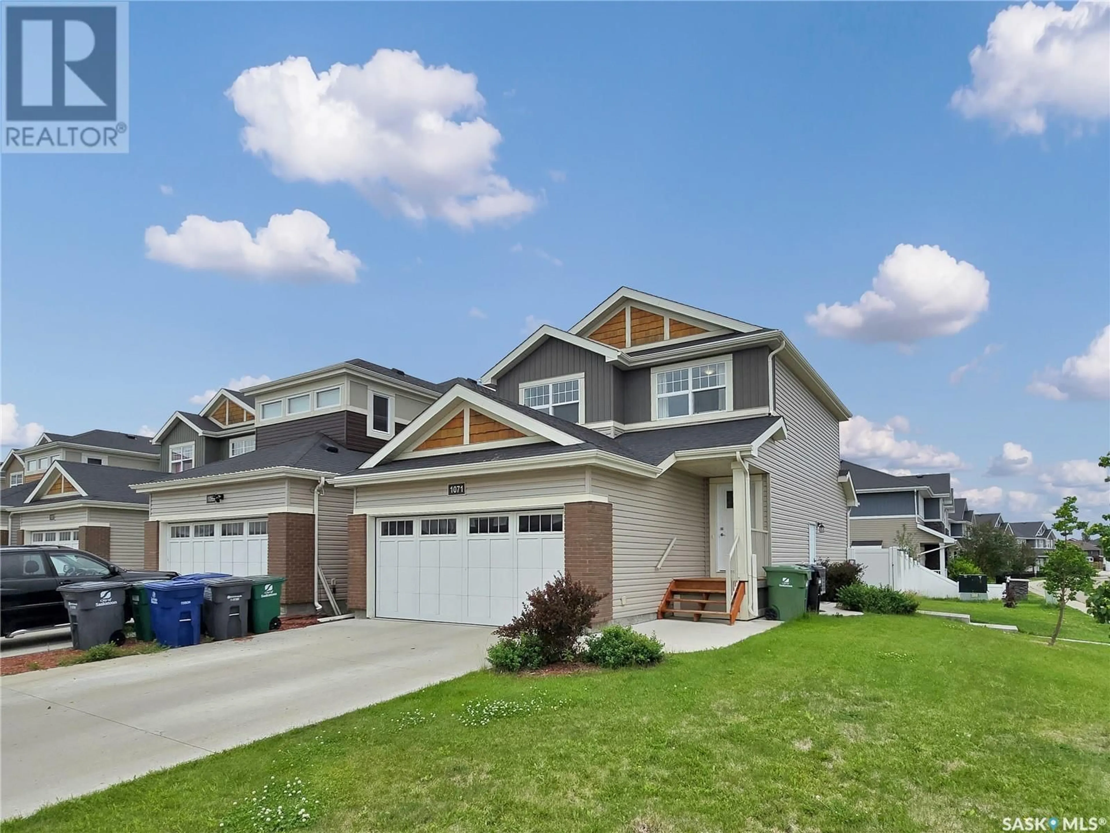 Home with vinyl exterior material, street for 1071 KOLYNCHUK CRESCENT, Saskatoon Saskatchewan S7T0V9