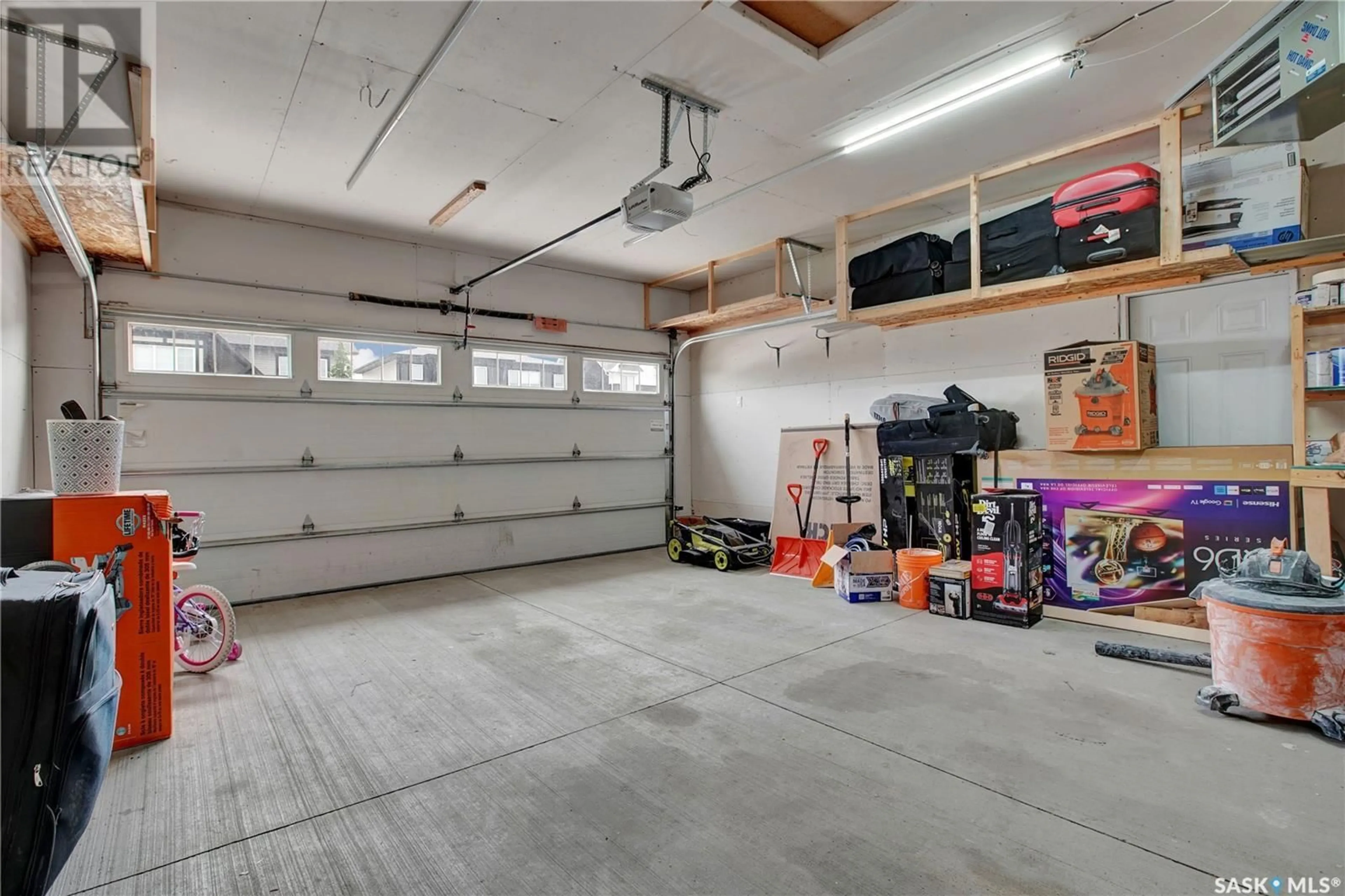 Indoor garage for 1071 KOLYNCHUK CRESCENT, Saskatoon Saskatchewan S7T0V9