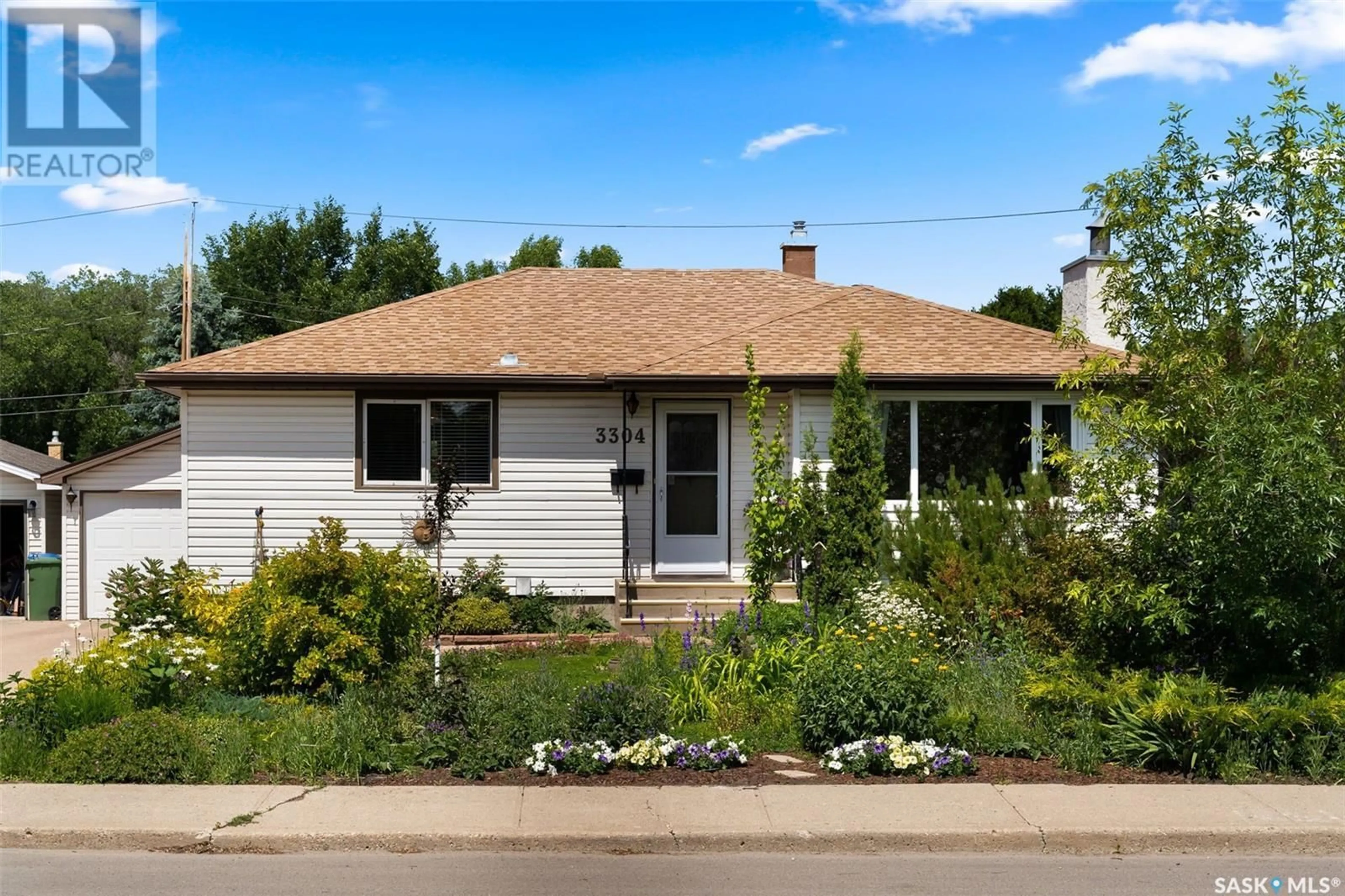Home with vinyl exterior material, street for 3304 PERRY AVENUE, Regina Saskatchewan S4R3H8