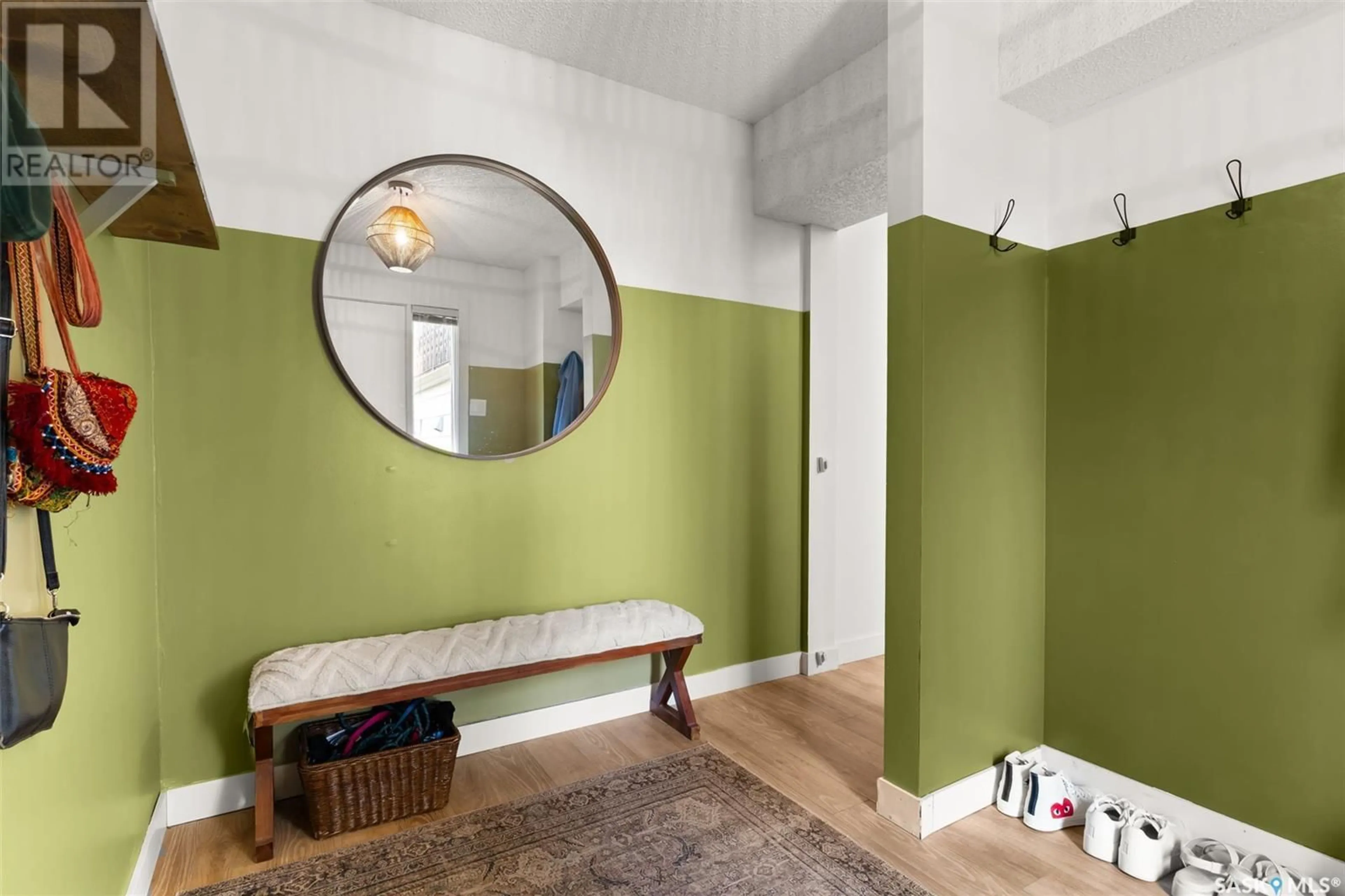 Indoor entryway for 5060 10TH AVENUE, Regina Saskatchewan S4T7P4