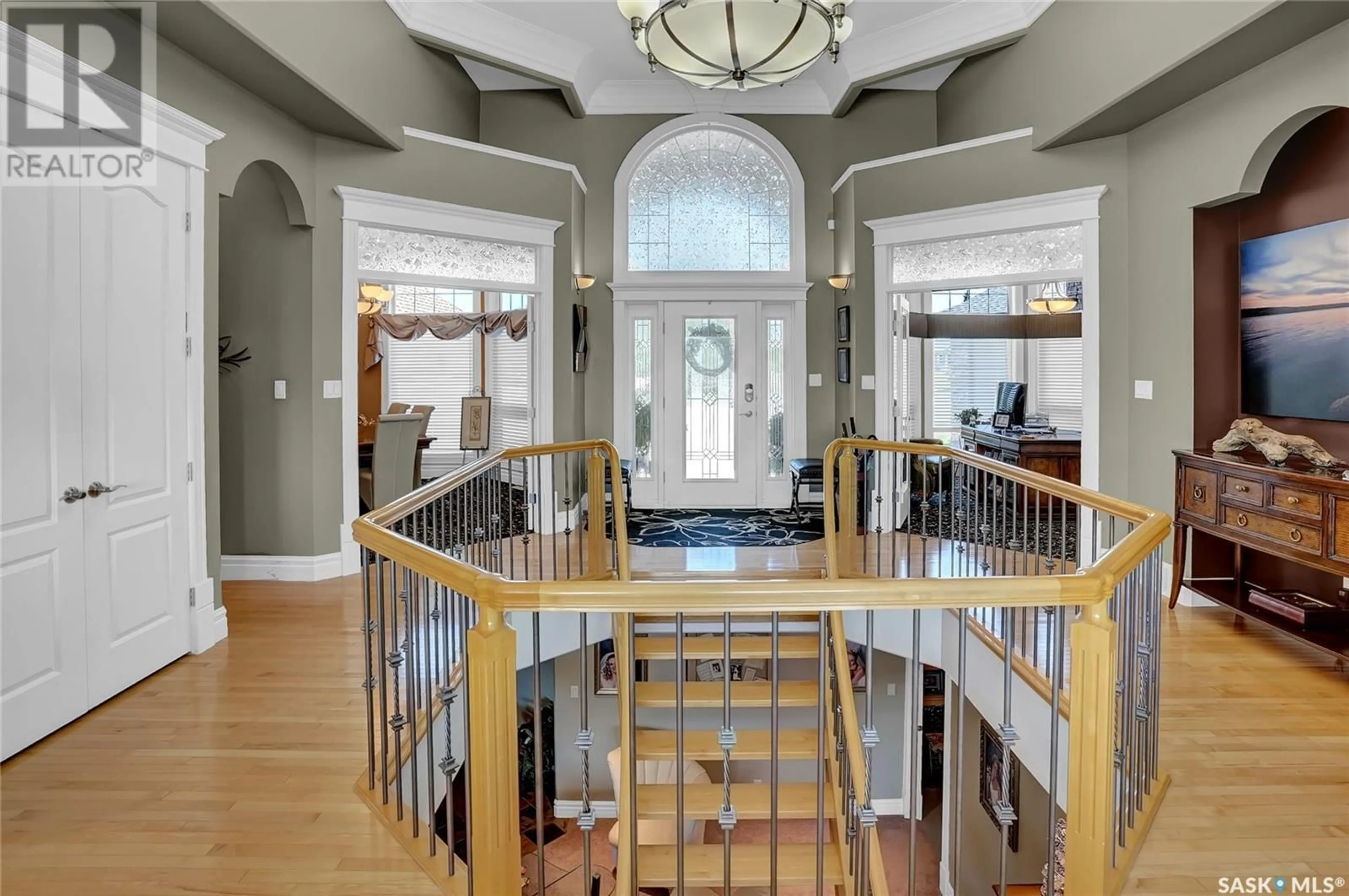 Indoor foyer for 1453 NORMANDY DRIVE, Moose Jaw Saskatchewan S6H6P1