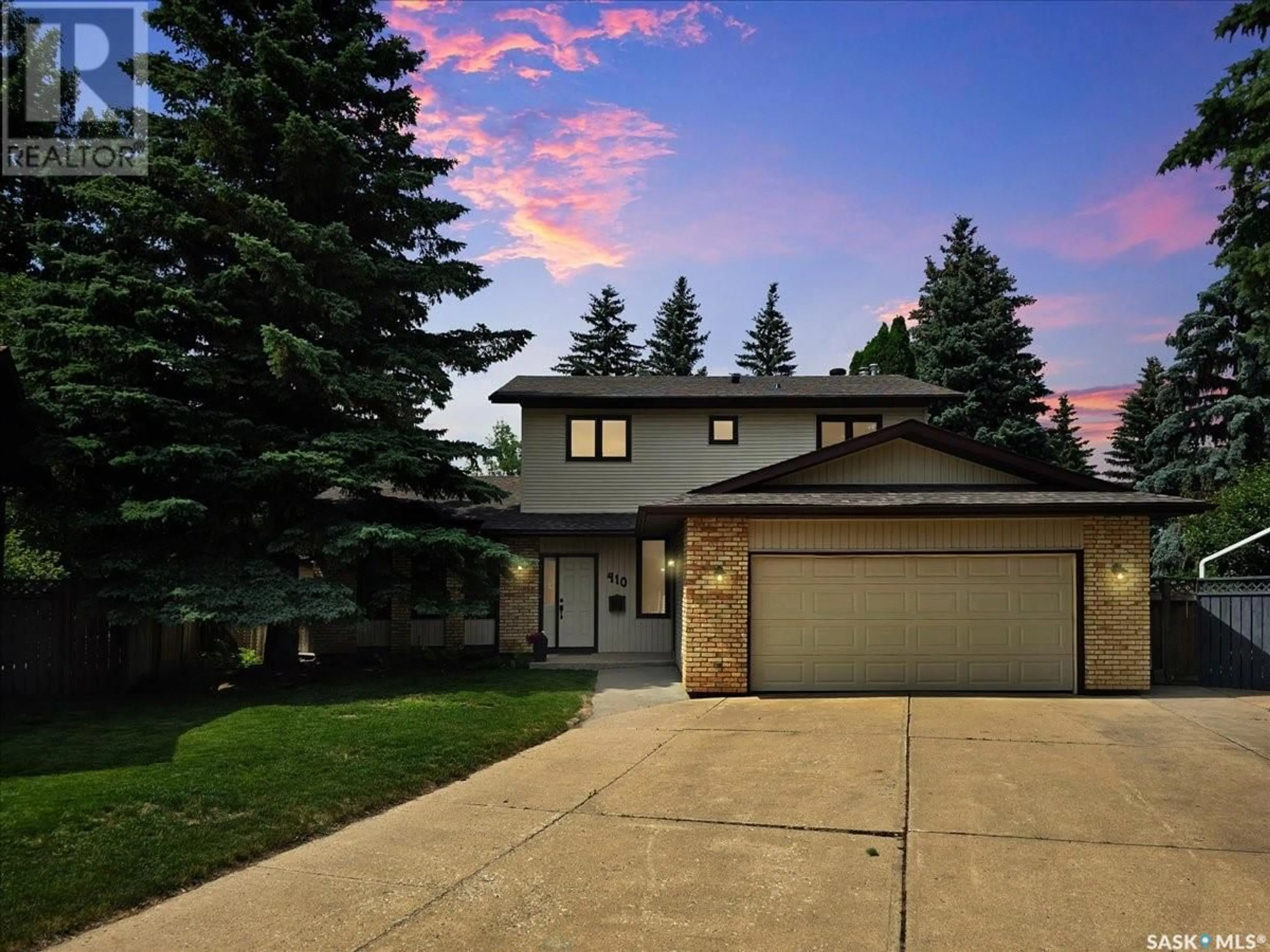 Home with vinyl exterior material, street for 410 WHITEWOOD BAY, Saskatoon Saskatchewan S7J4K6