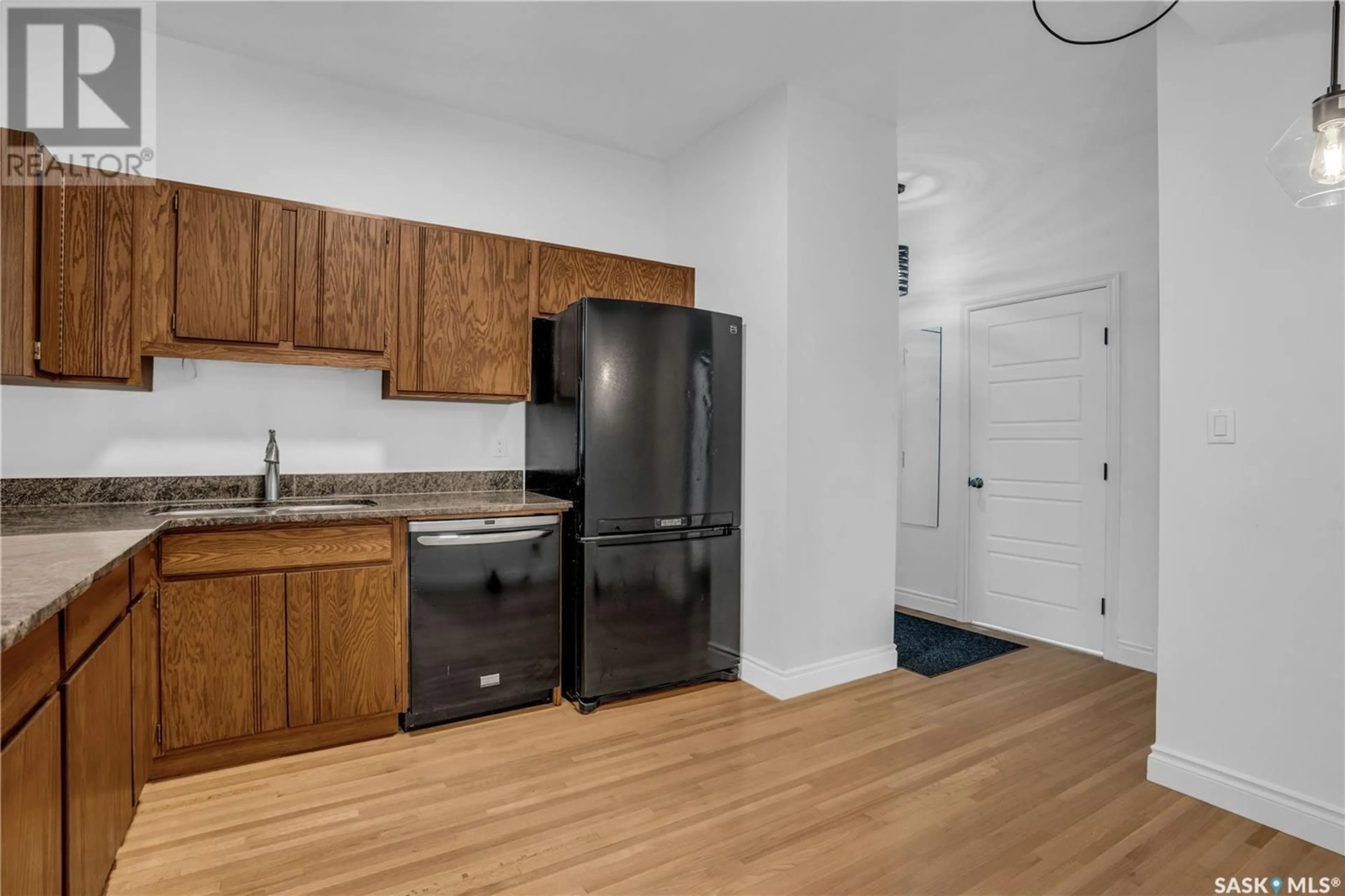 Standard kitchen, unknown for 7 2935 VICTORIA AVENUE, Regina Saskatchewan S4T1K8