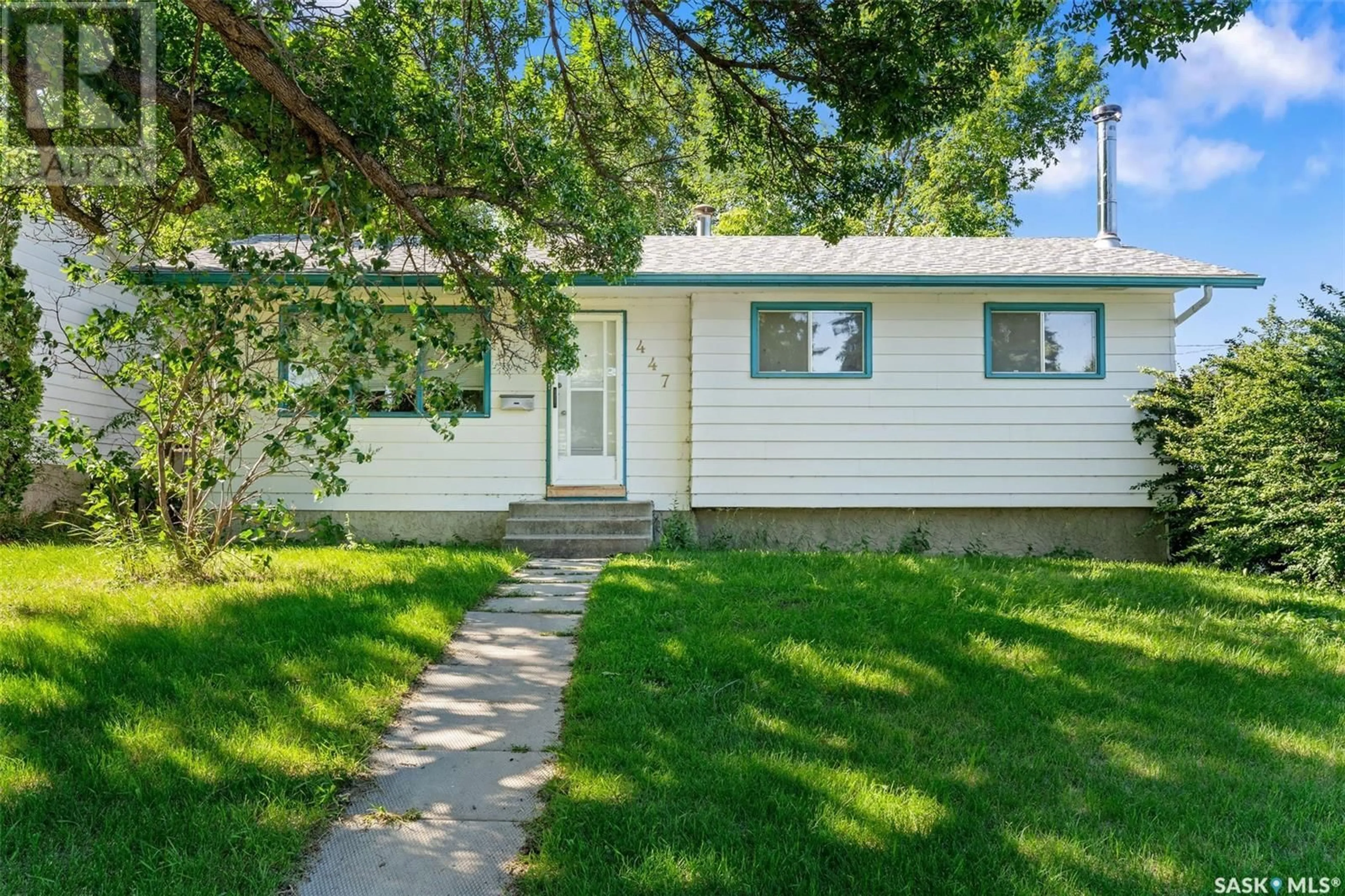 Home with vinyl exterior material, street for 447 30TH STREET, Prince Albert Saskatchewan S6V1Z5