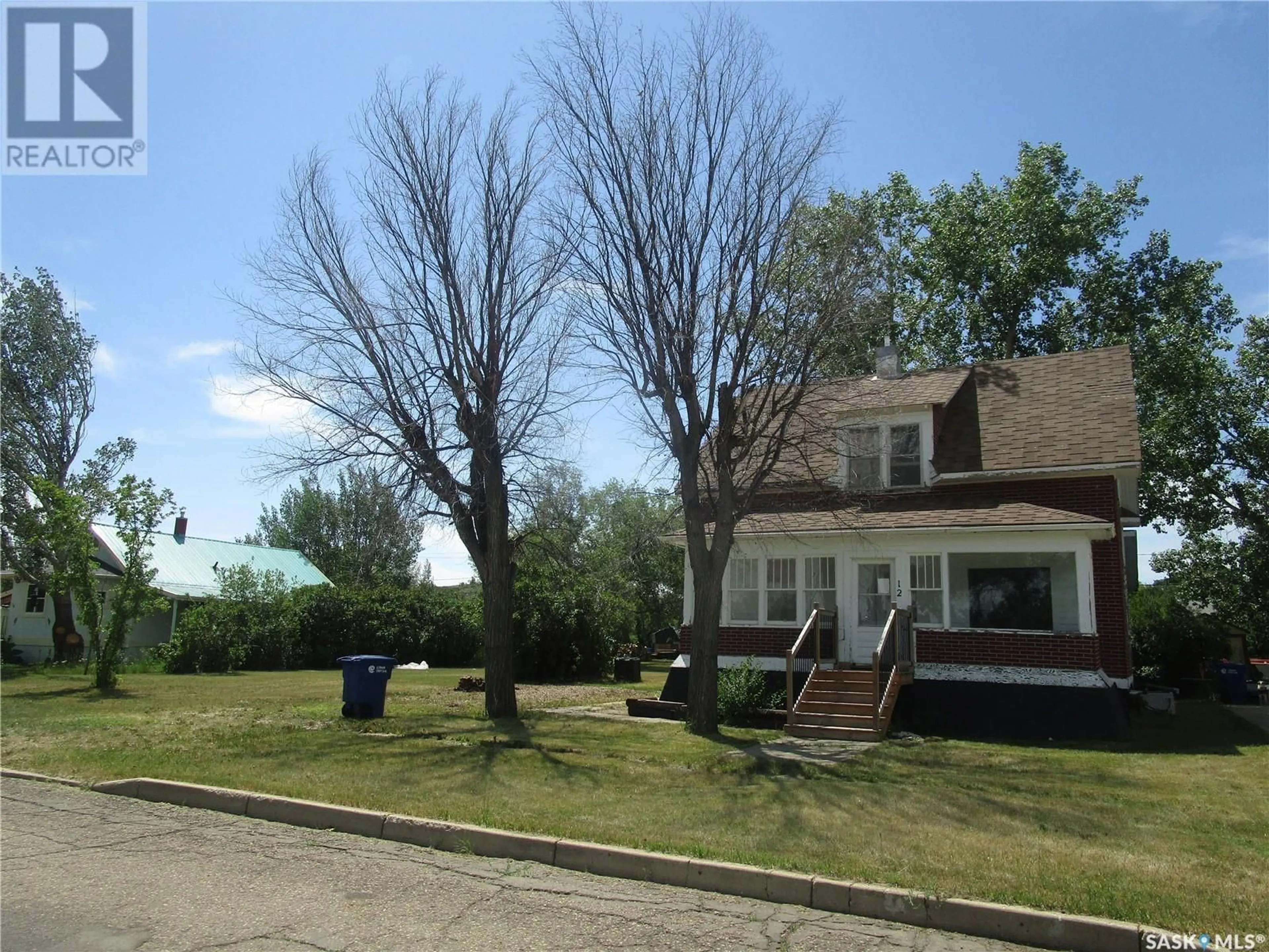 A pic from outside/outdoor area/front of a property/back of a property/a pic from drone, street for E - 12 4TH STREET, Willow Bunch Saskatchewan S4A0W9