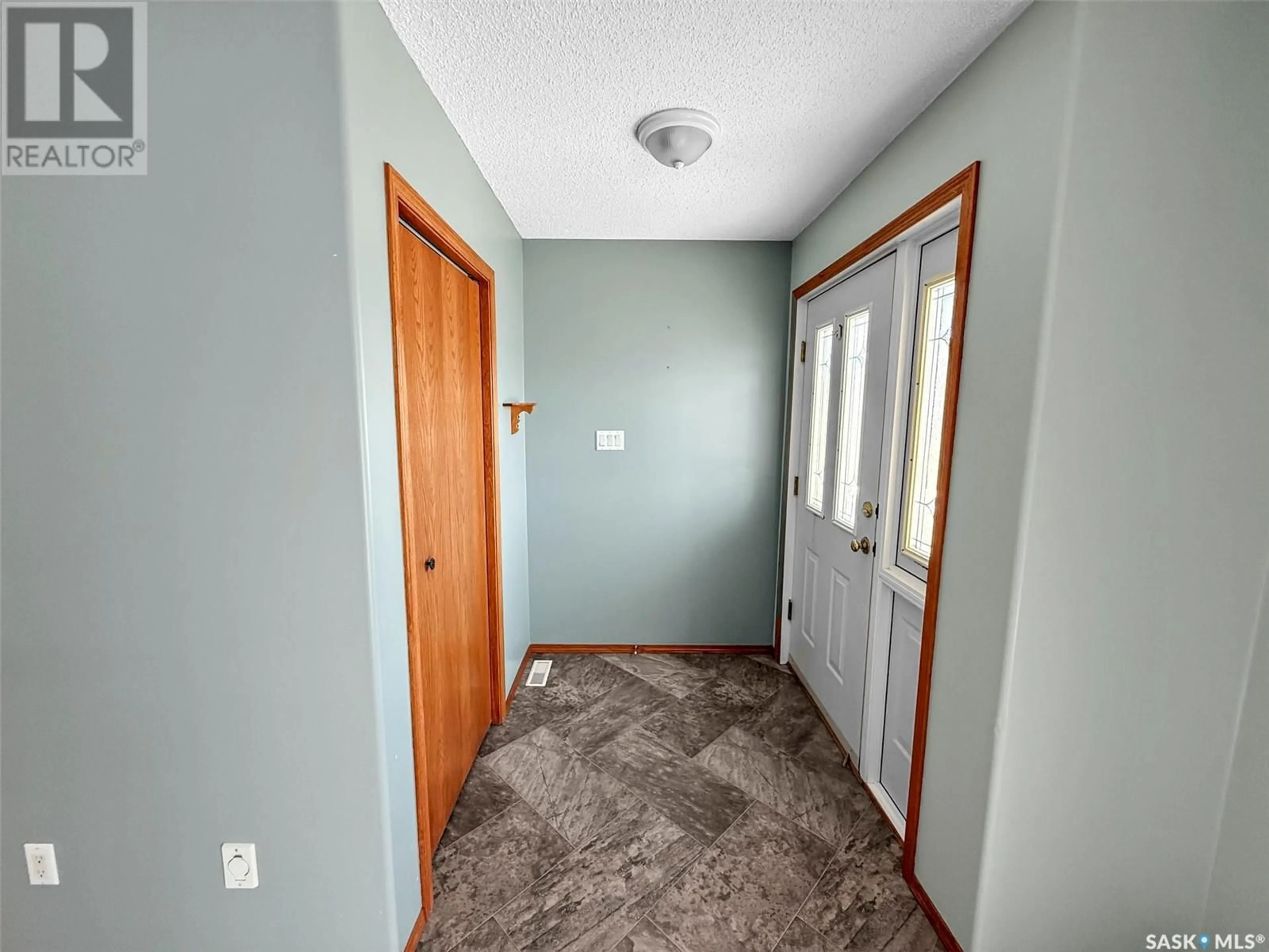 Indoor entryway for 410 2ND STREET, Kyle Saskatchewan S0L1T0