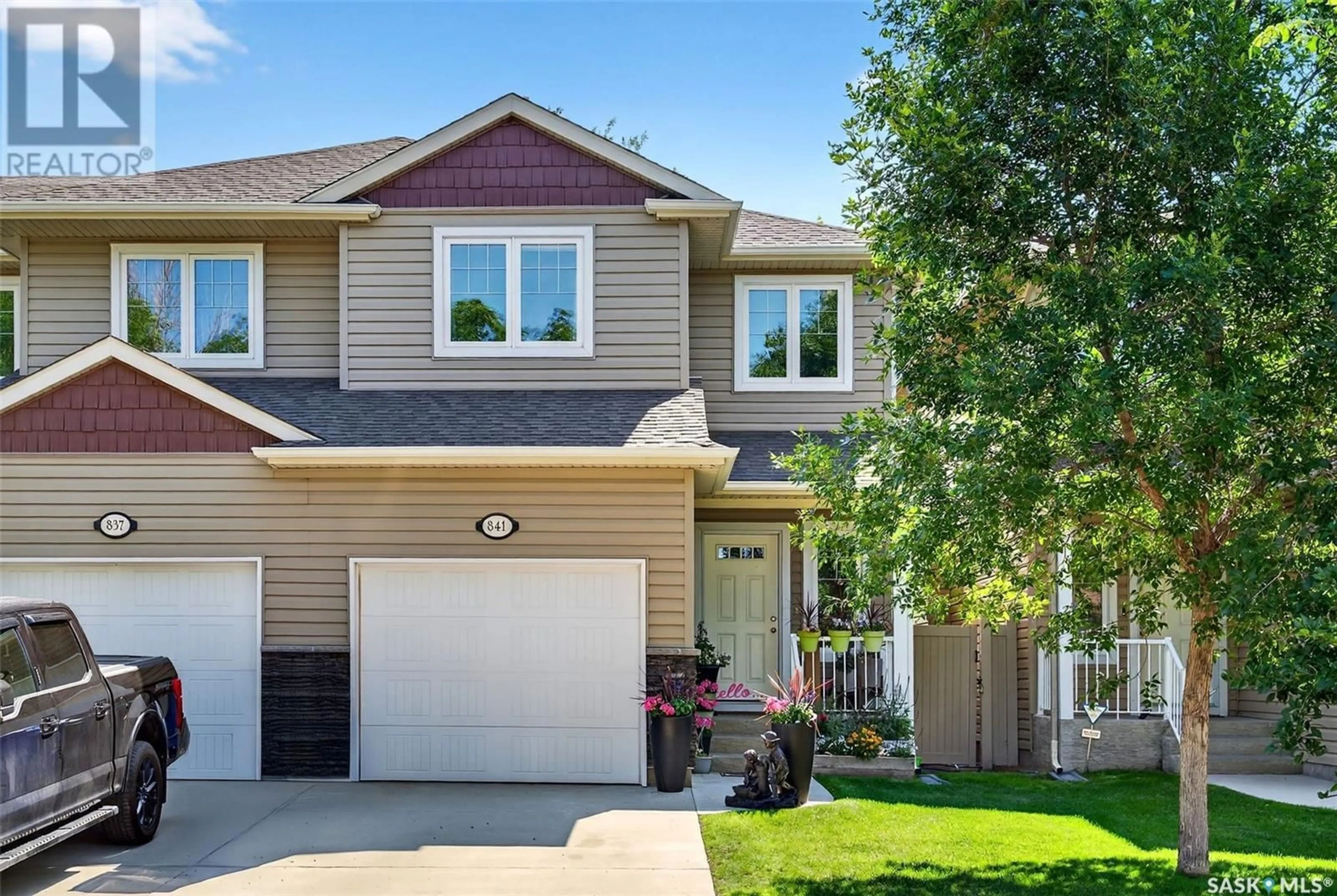 Home with vinyl exterior material, street for 841 CONNAUGHT STREET, Regina Saskatchewan S4T6S3