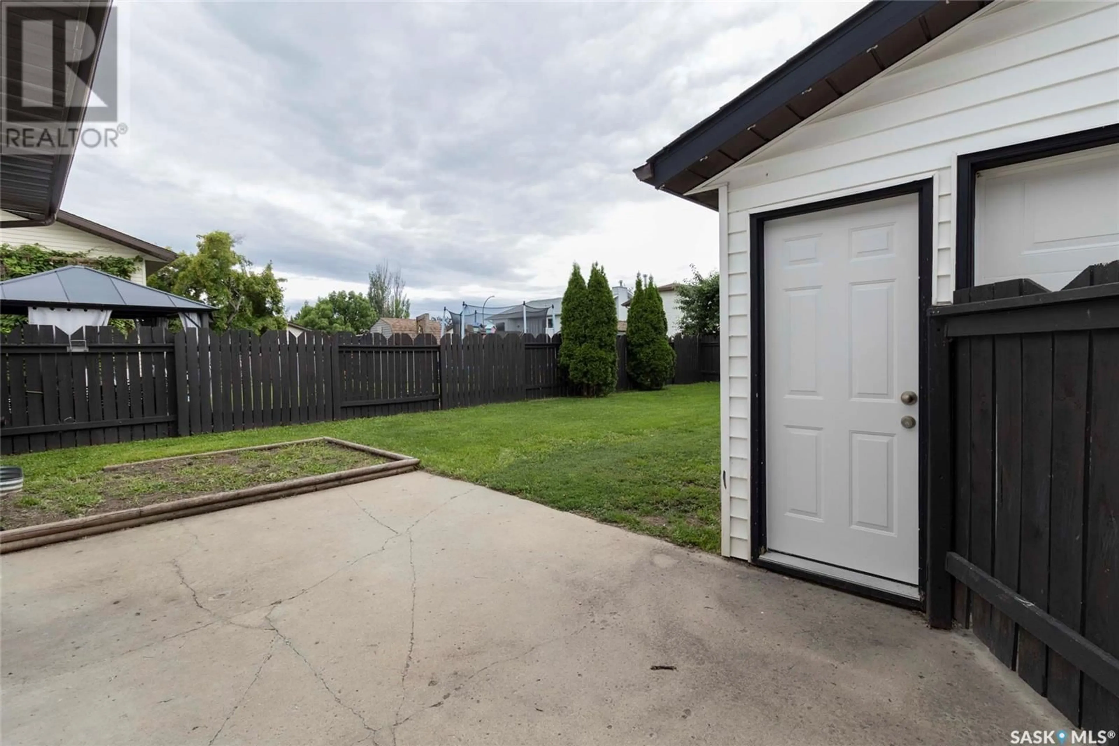 Patio, unknown for 118 STACEY CRESCENT, Saskatoon Saskatchewan S7L7A5