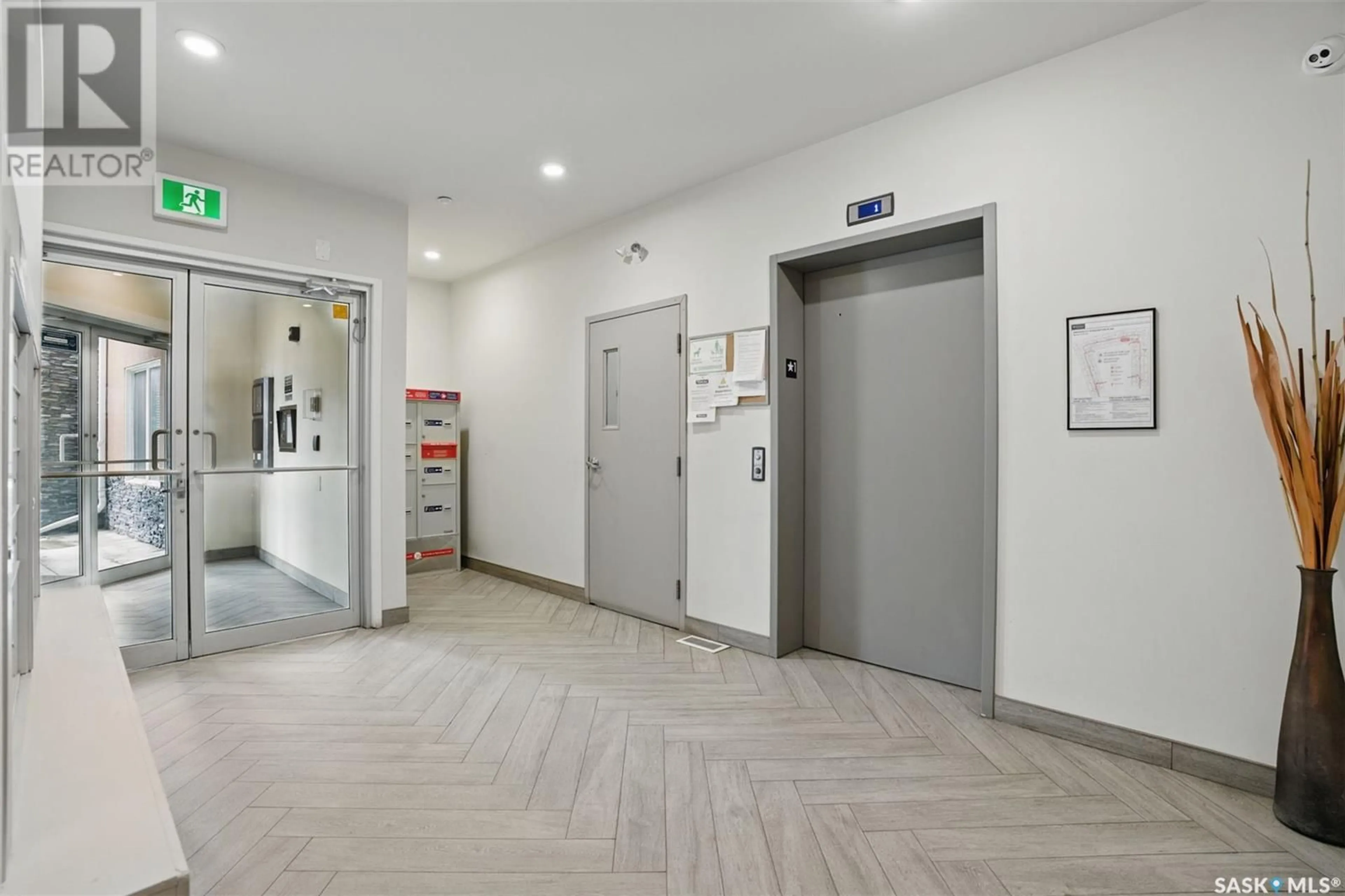 Indoor foyer for 319 142 PAWLYCHENKO LANE, Saskatoon Saskatchewan S7V0N7