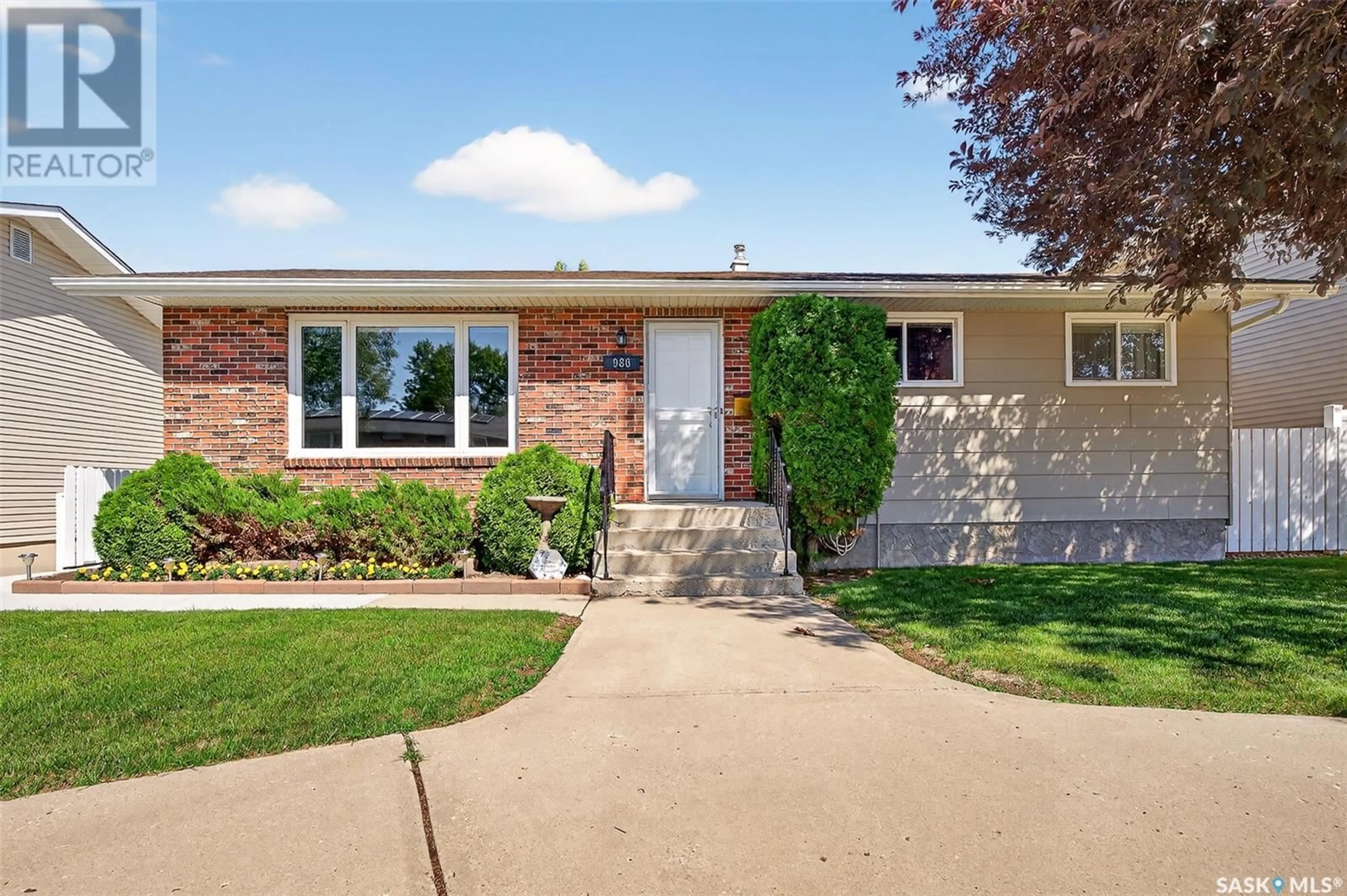 Home with brick exterior material, street for 986 HOLDSWORTH CRESCENT, Moose Jaw Saskatchewan S6H6T8