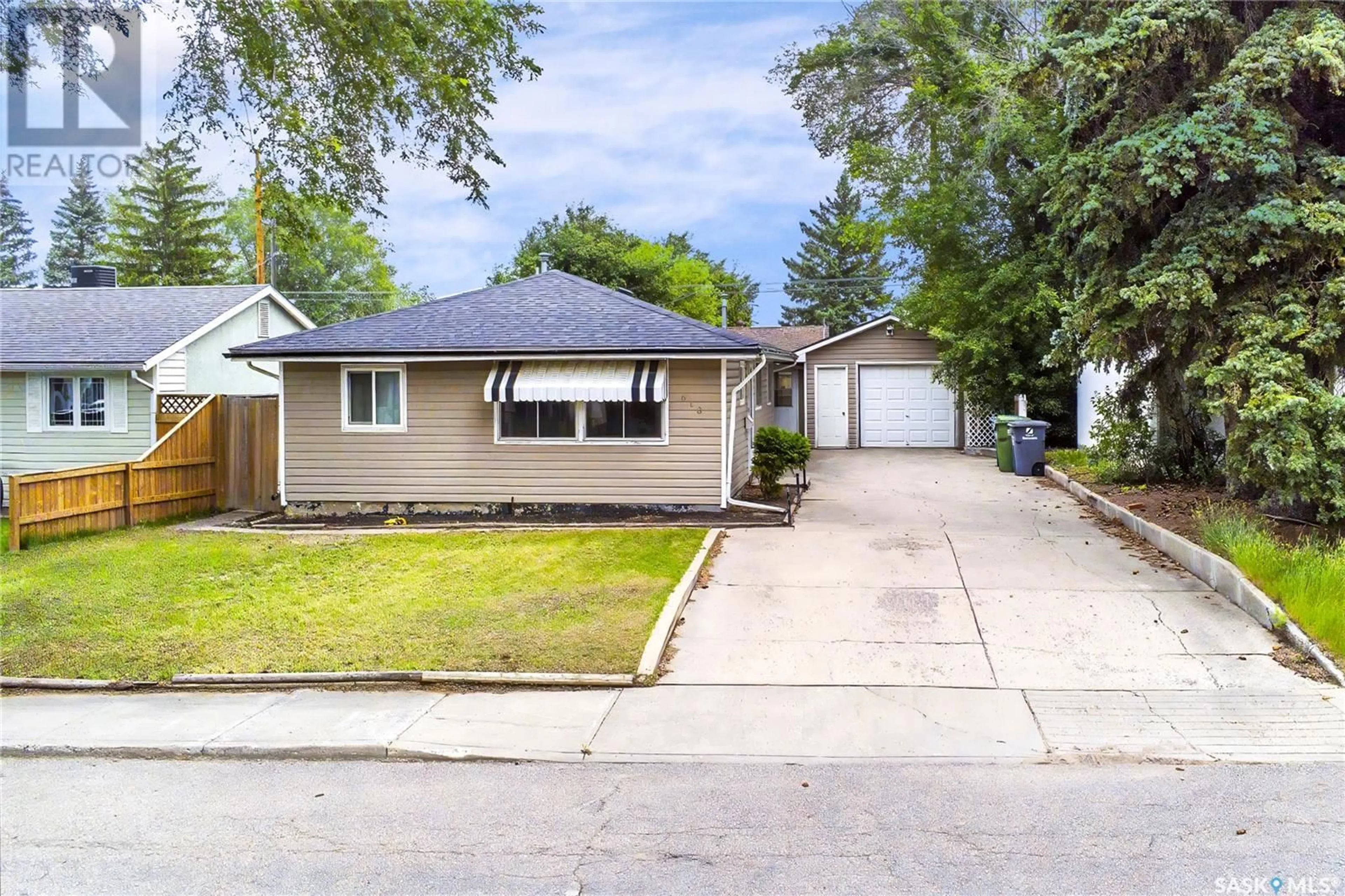A pic from outside/outdoor area/front of a property/back of a property/a pic from drone, street for 610 X AVENUE, Saskatoon Saskatchewan S7L3K2