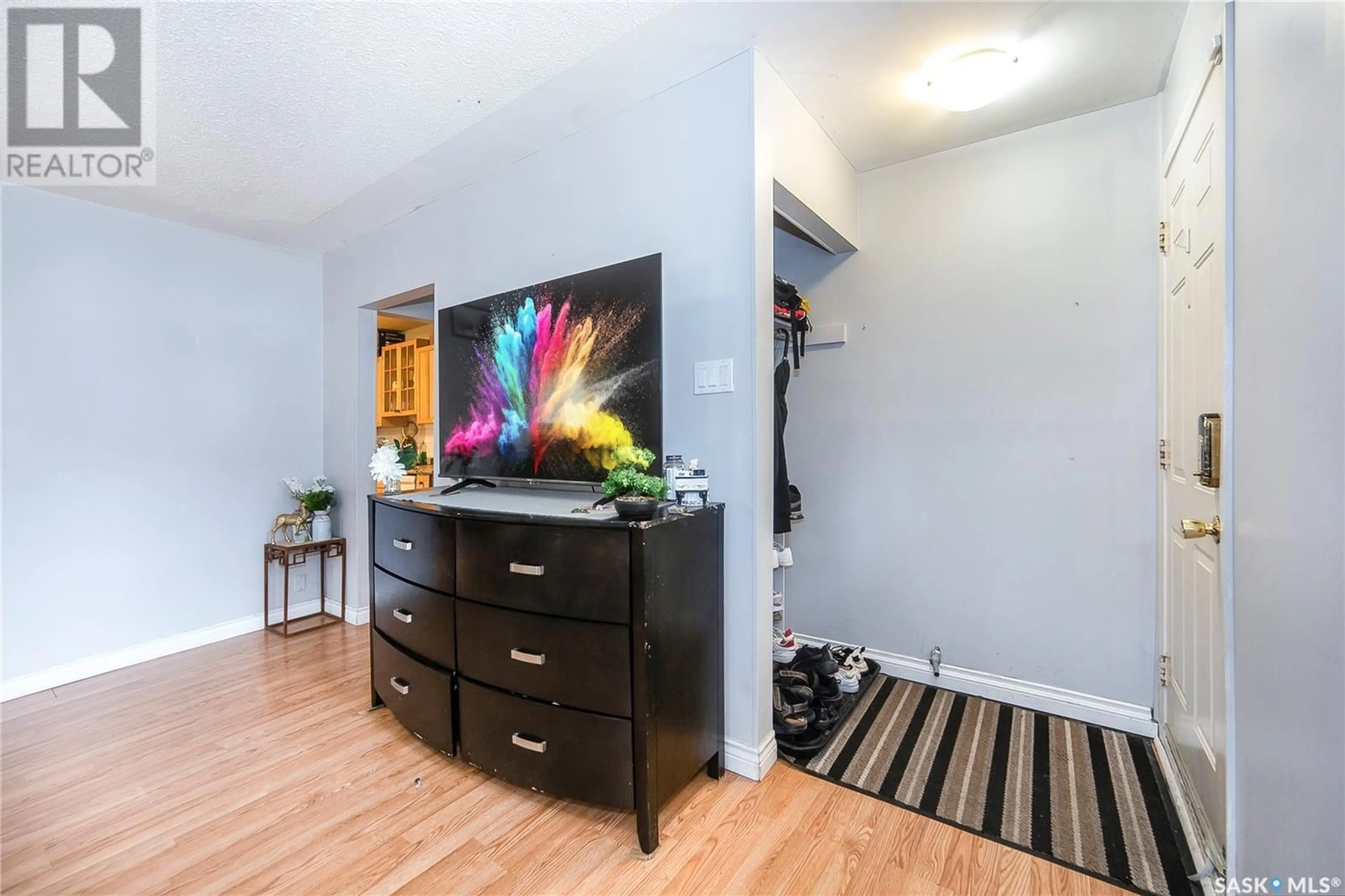 Indoor entryway for 610 X AVENUE, Saskatoon Saskatchewan S7L3K2