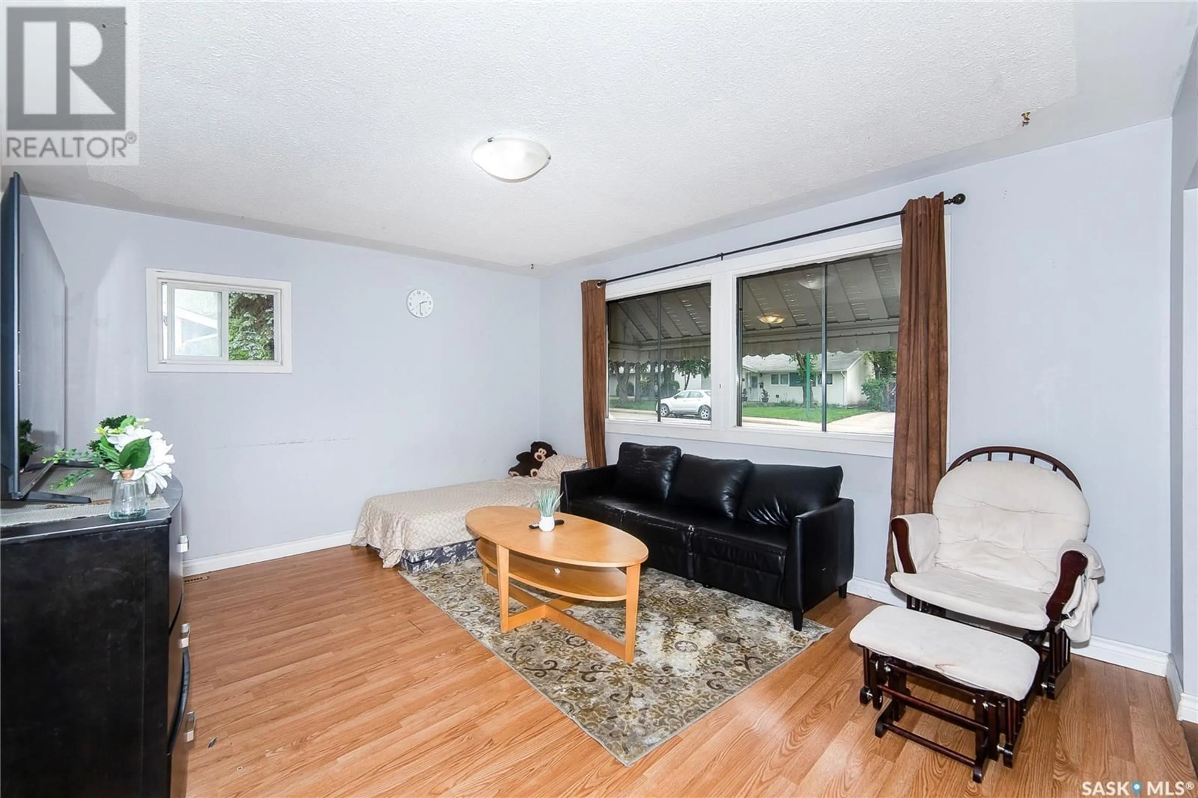 Living room with furniture, wood/laminate floor for 610 X AVENUE, Saskatoon Saskatchewan S7L3K2