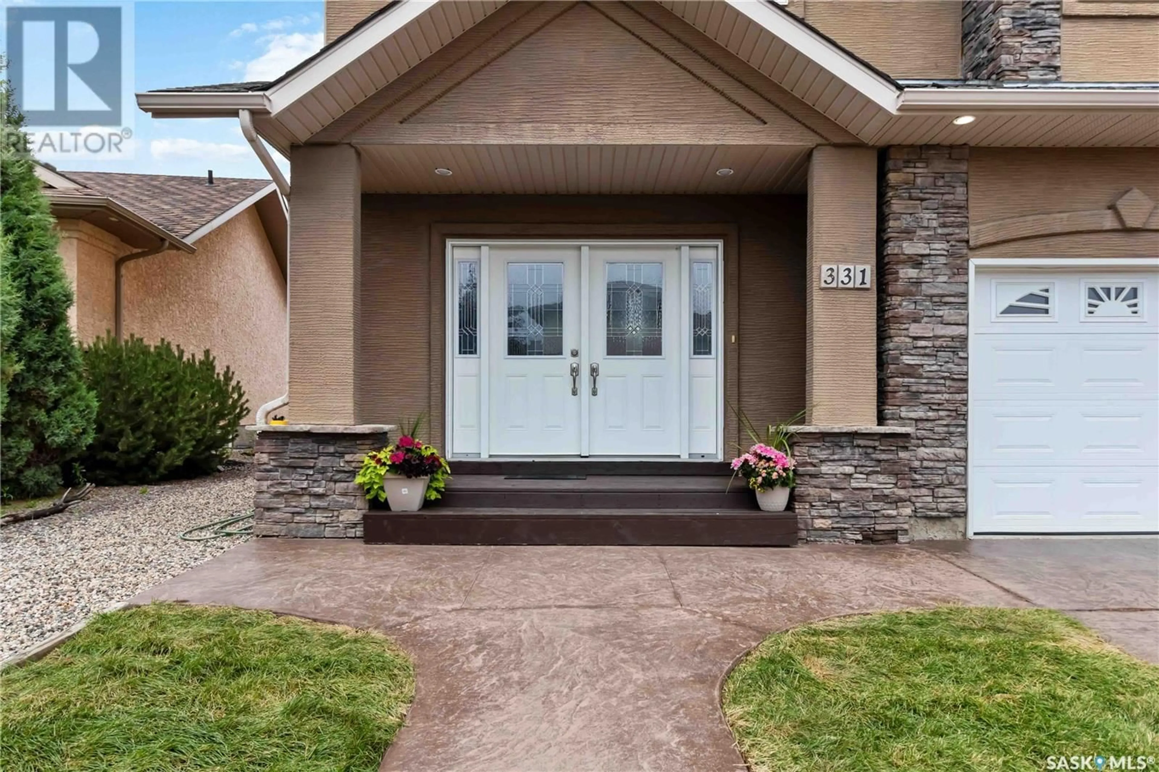 Indoor entryway for 331 BOLTON WAY, Saskatoon Saskatchewan S7T0A2