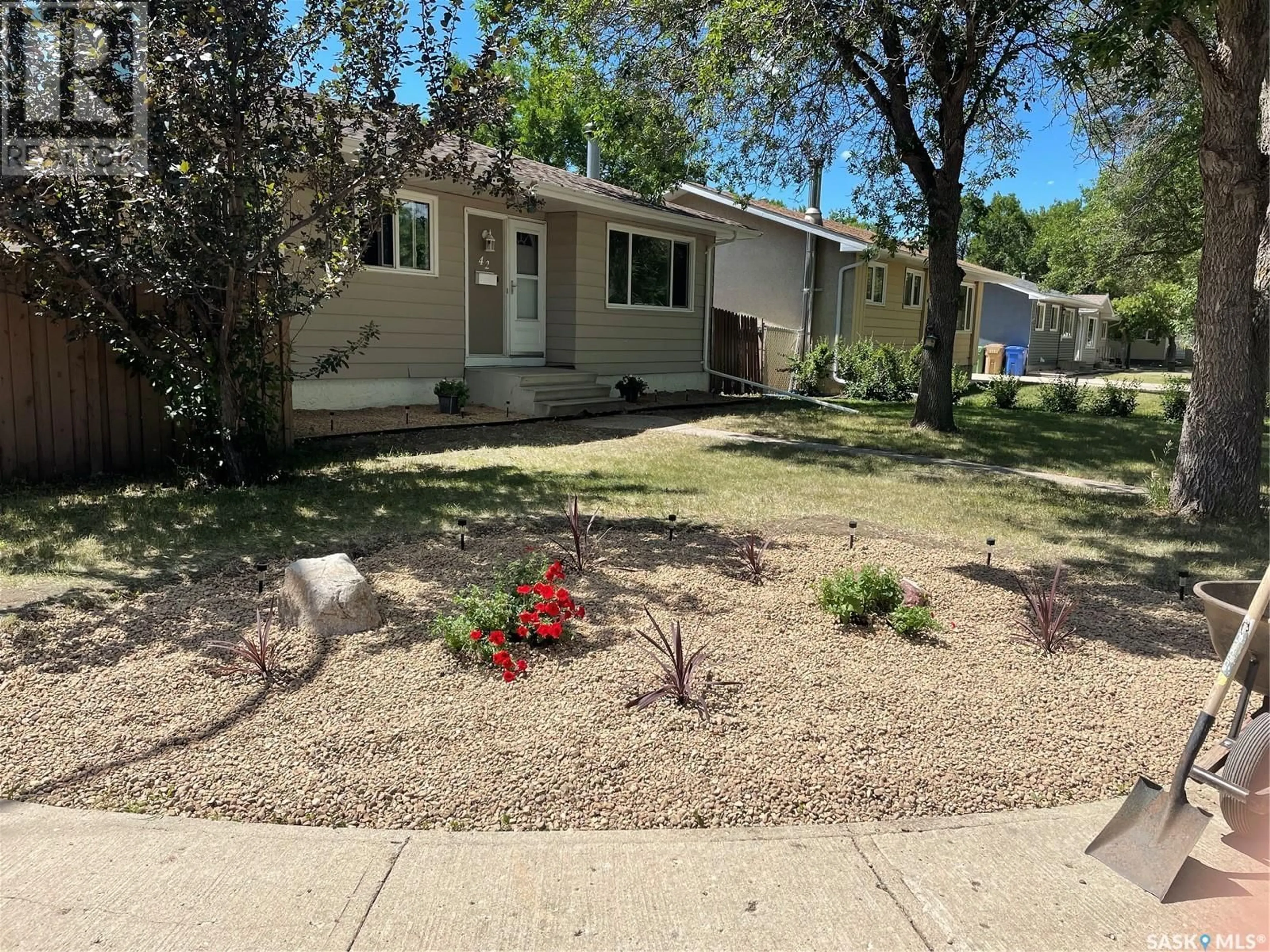 A pic from outside/outdoor area/front of a property/back of a property/a pic from drone, street for 42 STOREY CRESCENT, Regina Saskatchewan S4X1L3