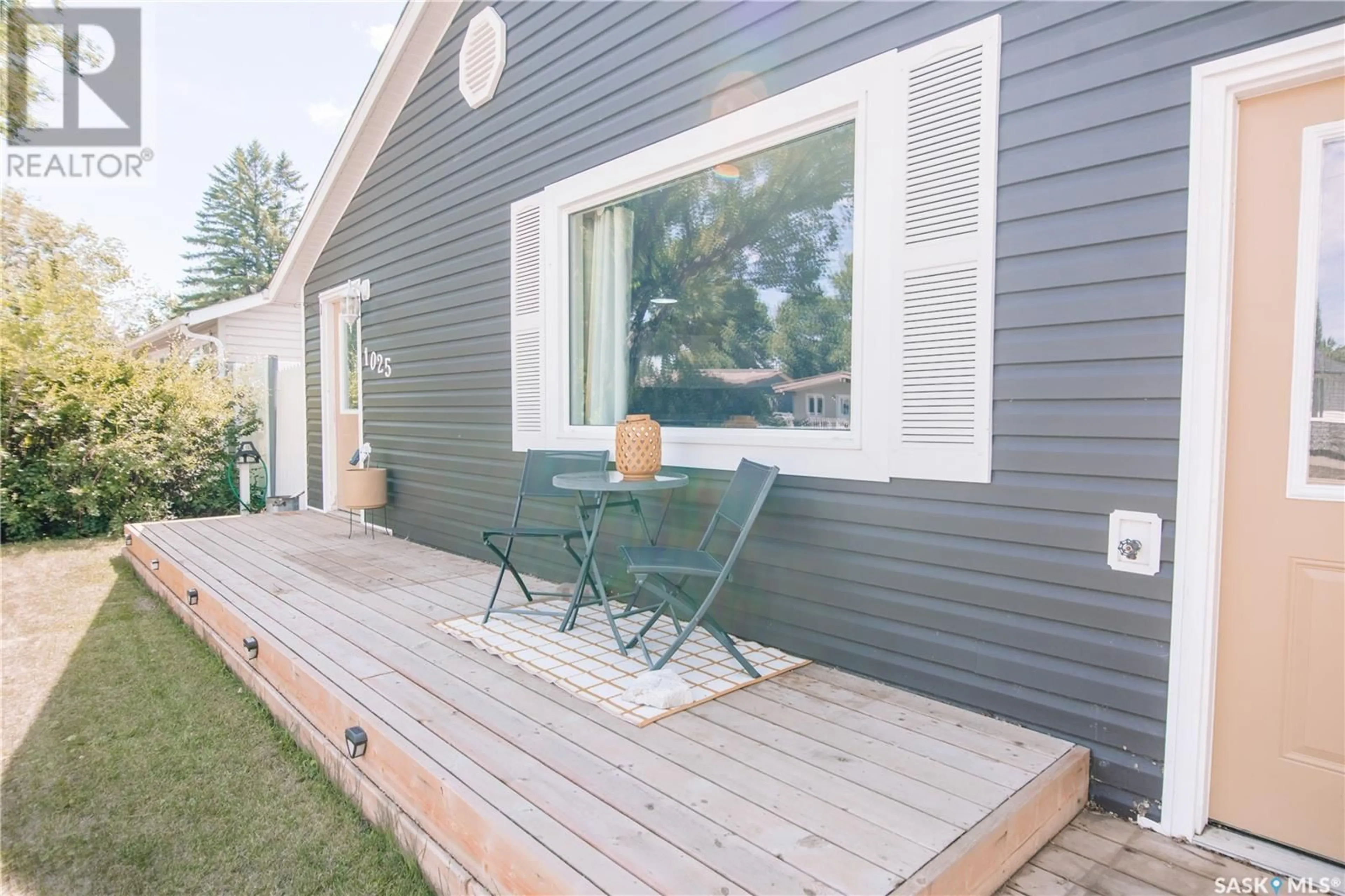 Patio, street for 1025 BROWN STREET, Moose Jaw Saskatchewan S6H2Z4