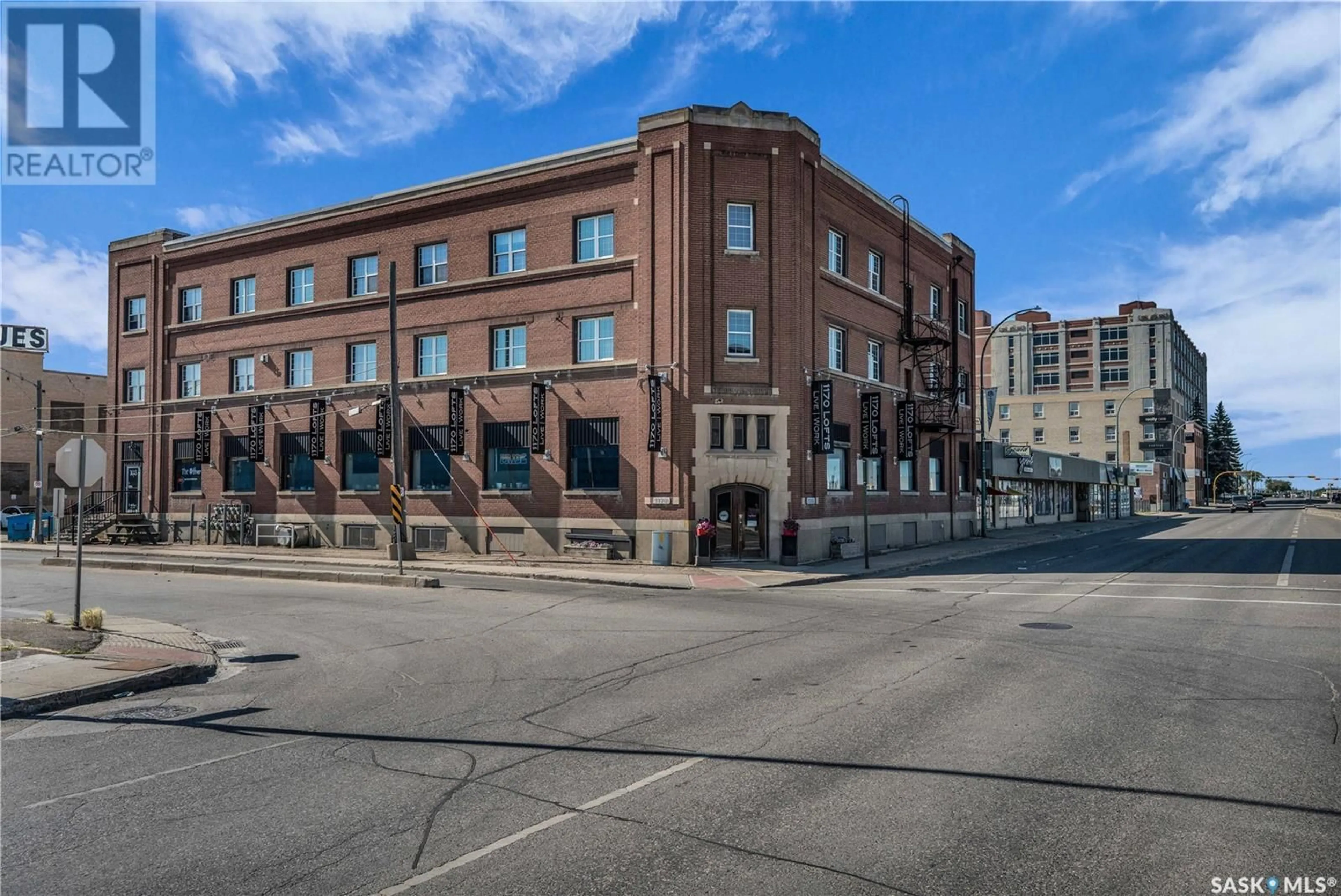 Patio, building for 1170 - 202 BROAD STREET, Regina Saskatchewan S4R1X8