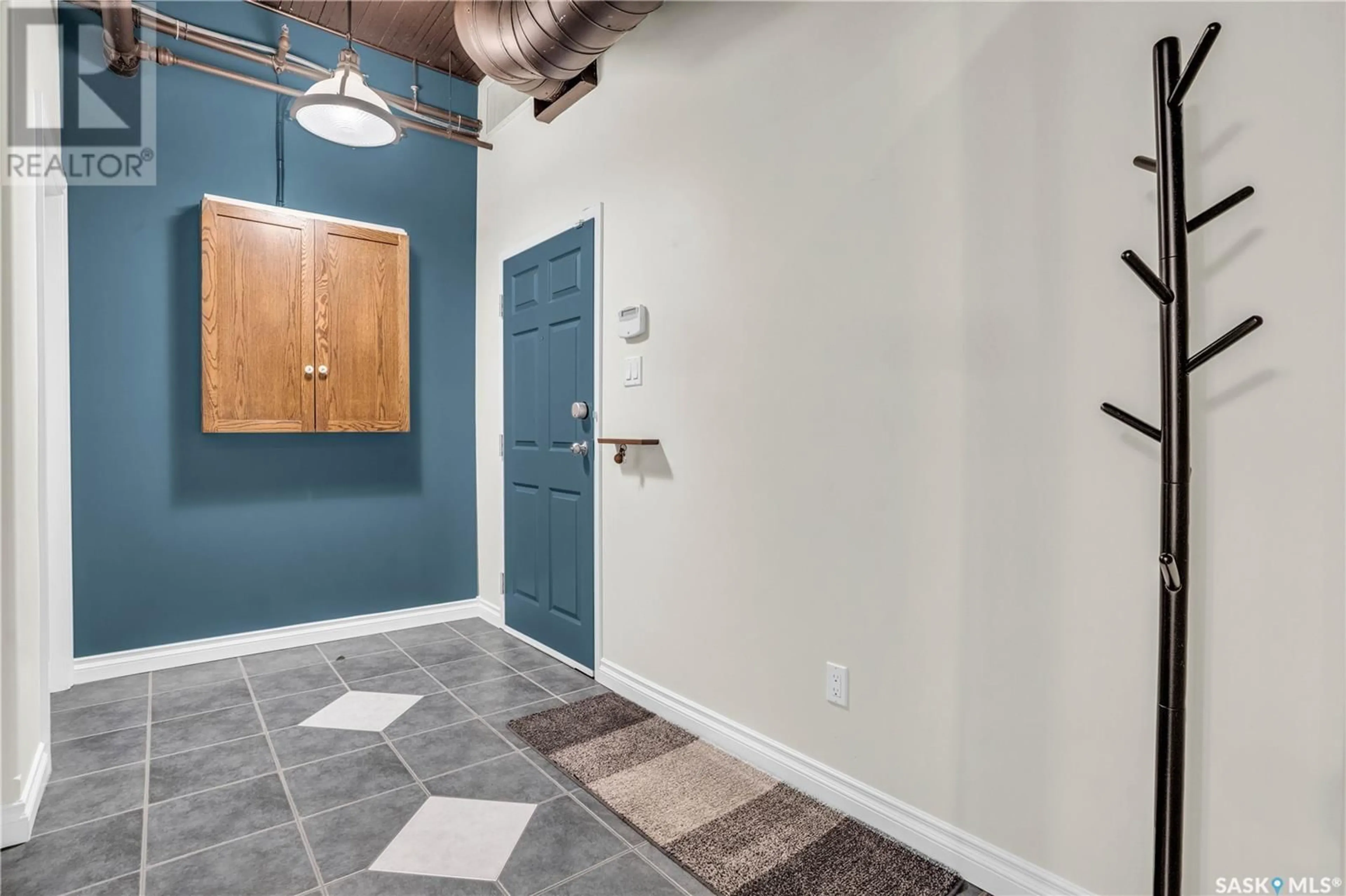 Indoor entryway for 1170 - 202 BROAD STREET, Regina Saskatchewan S4R1X8