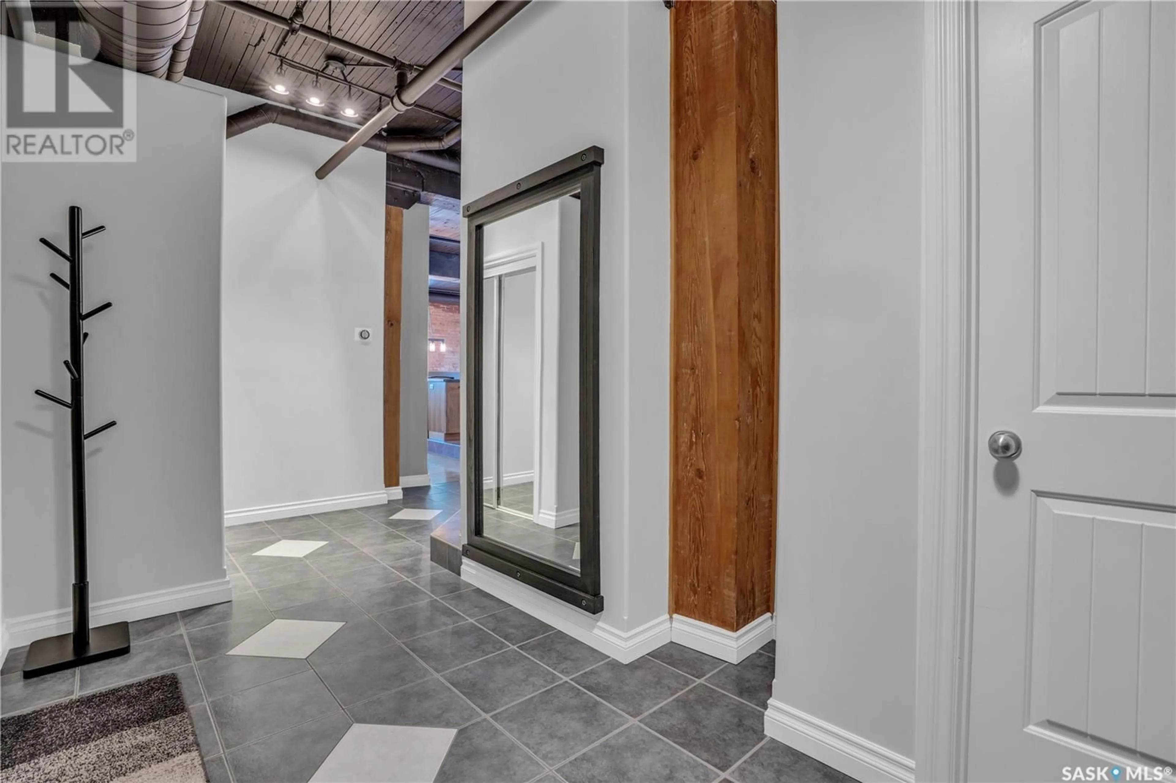 Indoor entryway for 1170 - 202 BROAD STREET, Regina Saskatchewan S4R1X8