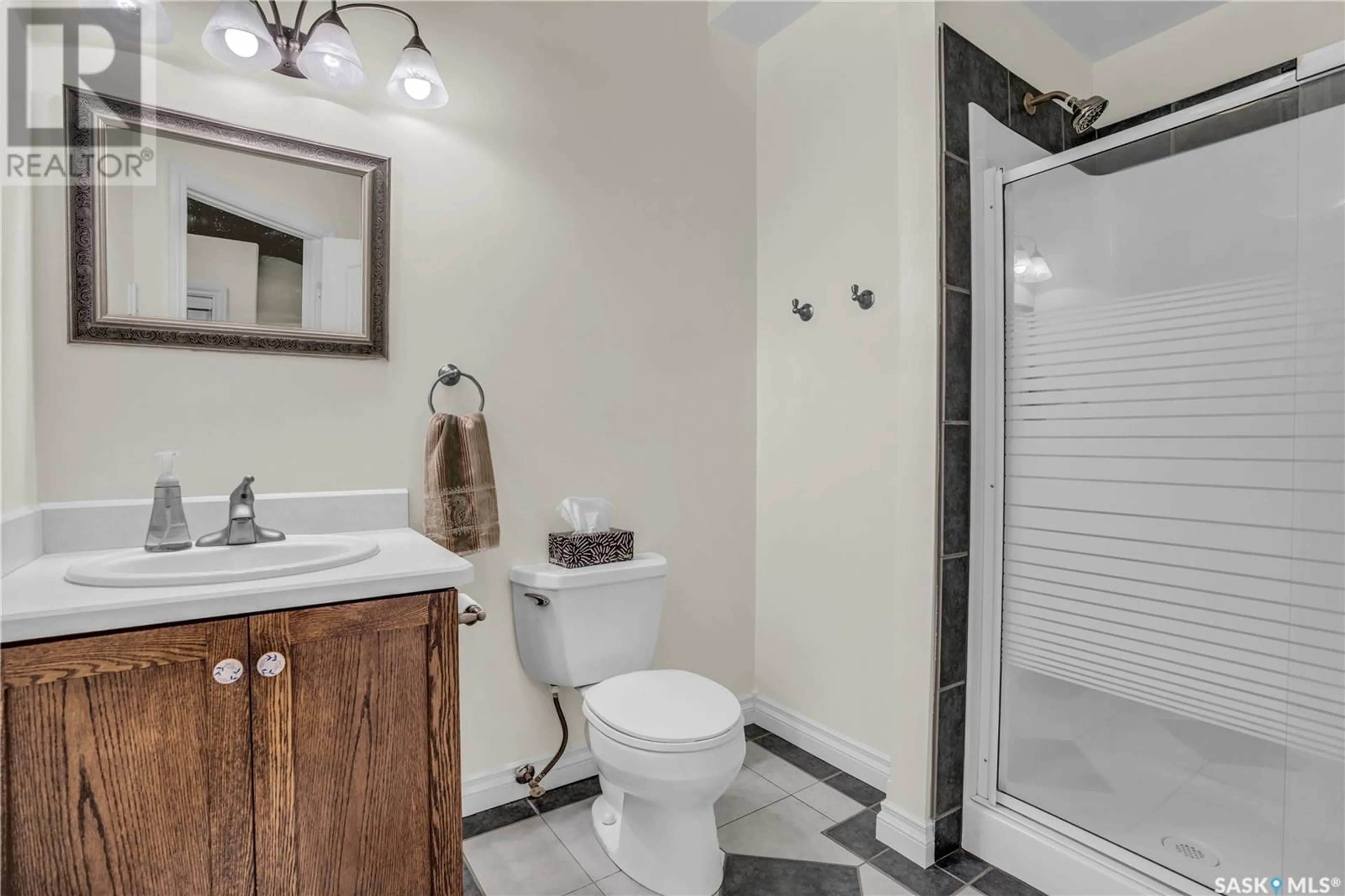 Standard bathroom, ceramic/tile floor for 1170 - 202 BROAD STREET, Regina Saskatchewan S4R1X8