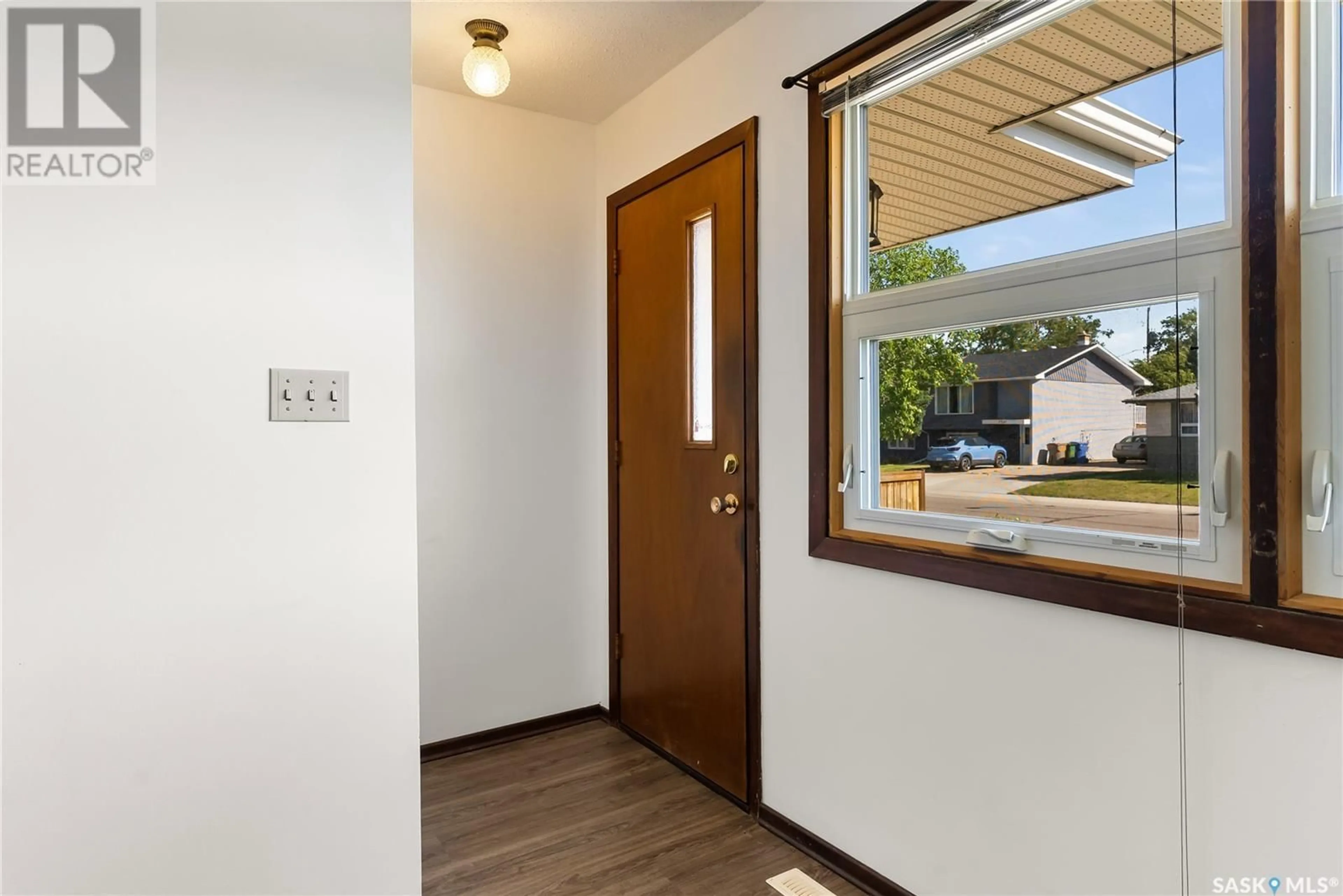 Indoor entryway for 7324 BOWMAN AVENUE, Regina Saskatchewan S4T6K8