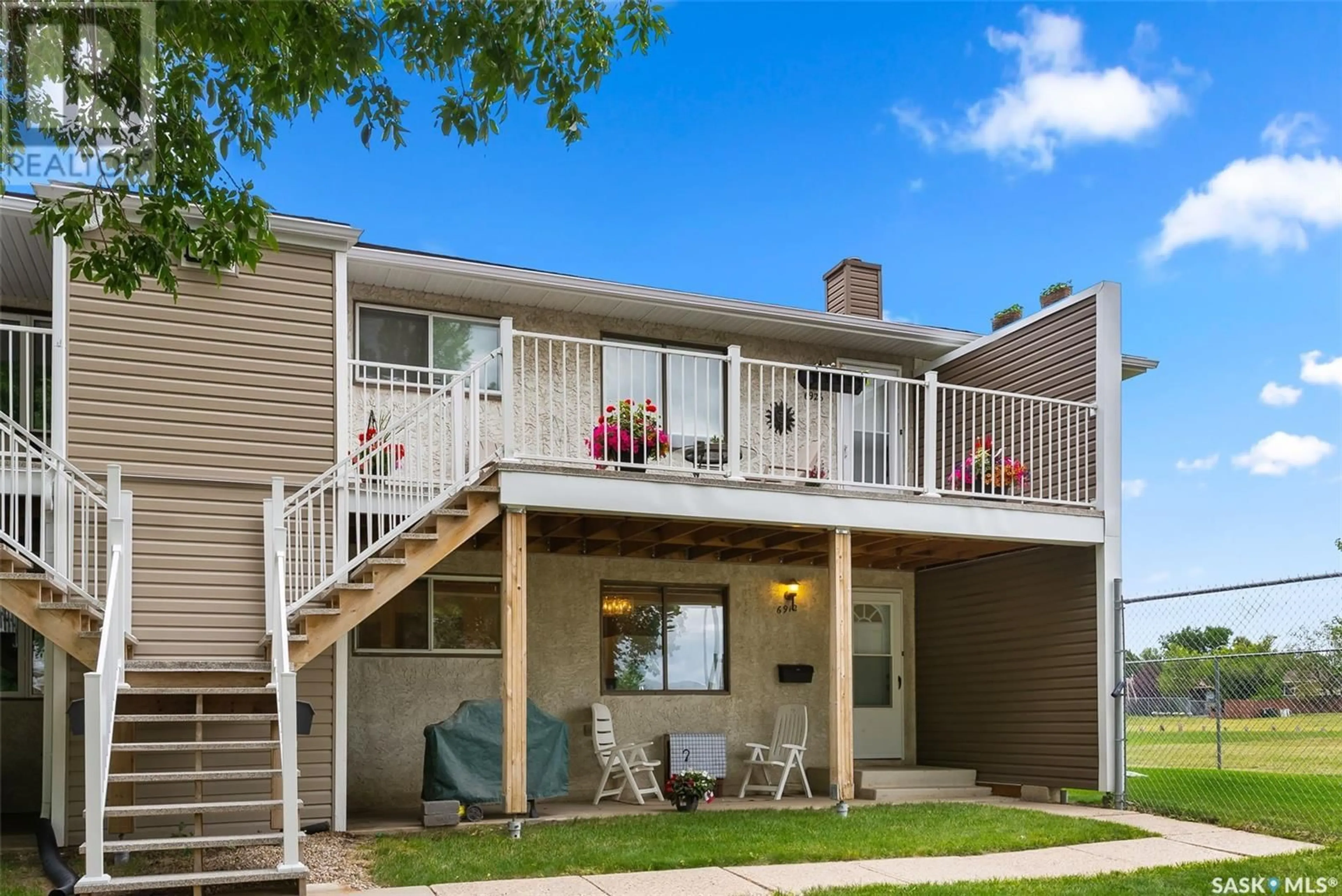 Home with vinyl exterior material, unknown for 6912 BLAKENEY DRIVE, Regina Saskatchewan S4X2N5