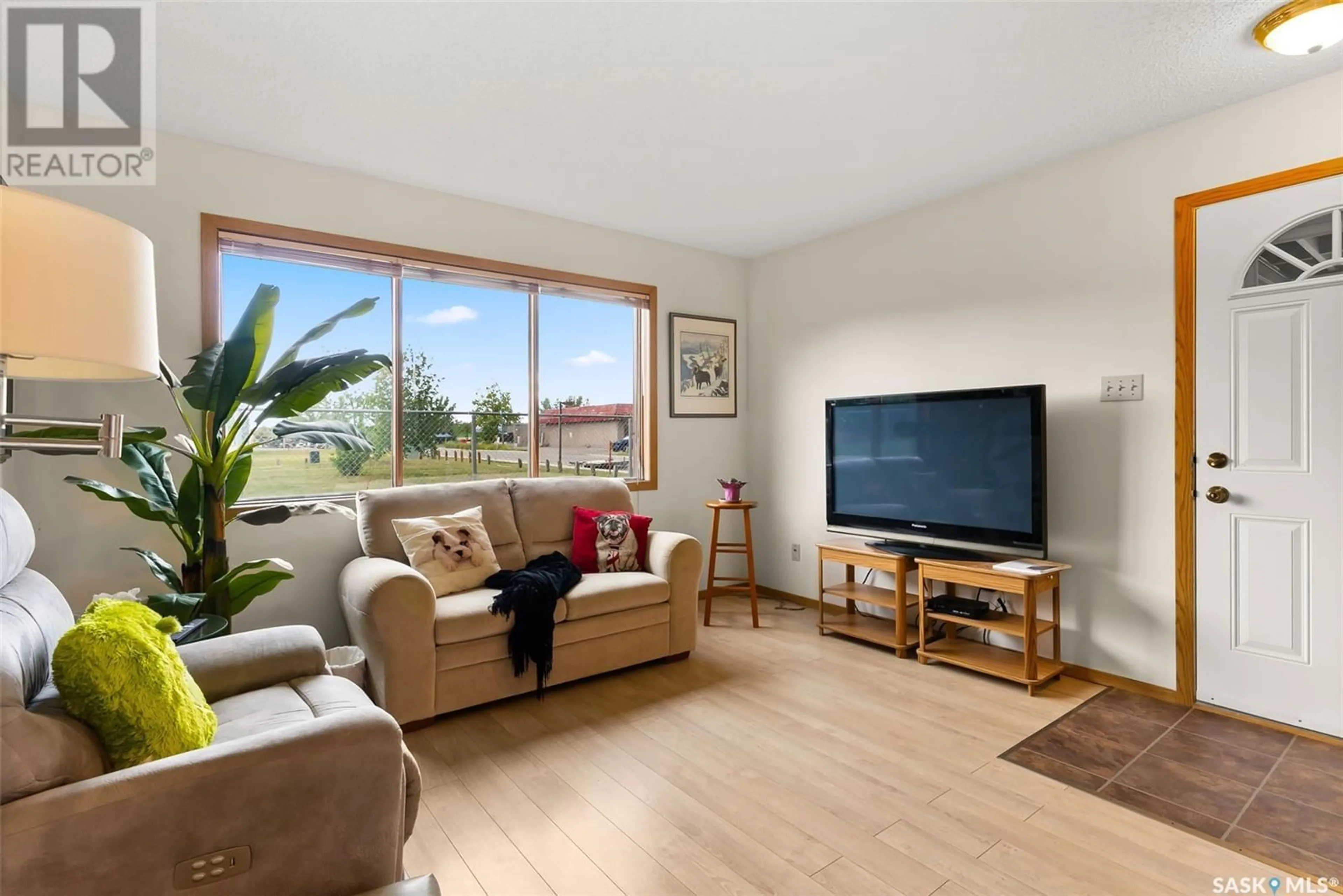 Living room with furniture, wood/laminate floor for 6912 BLAKENEY DRIVE, Regina Saskatchewan S4X2N5