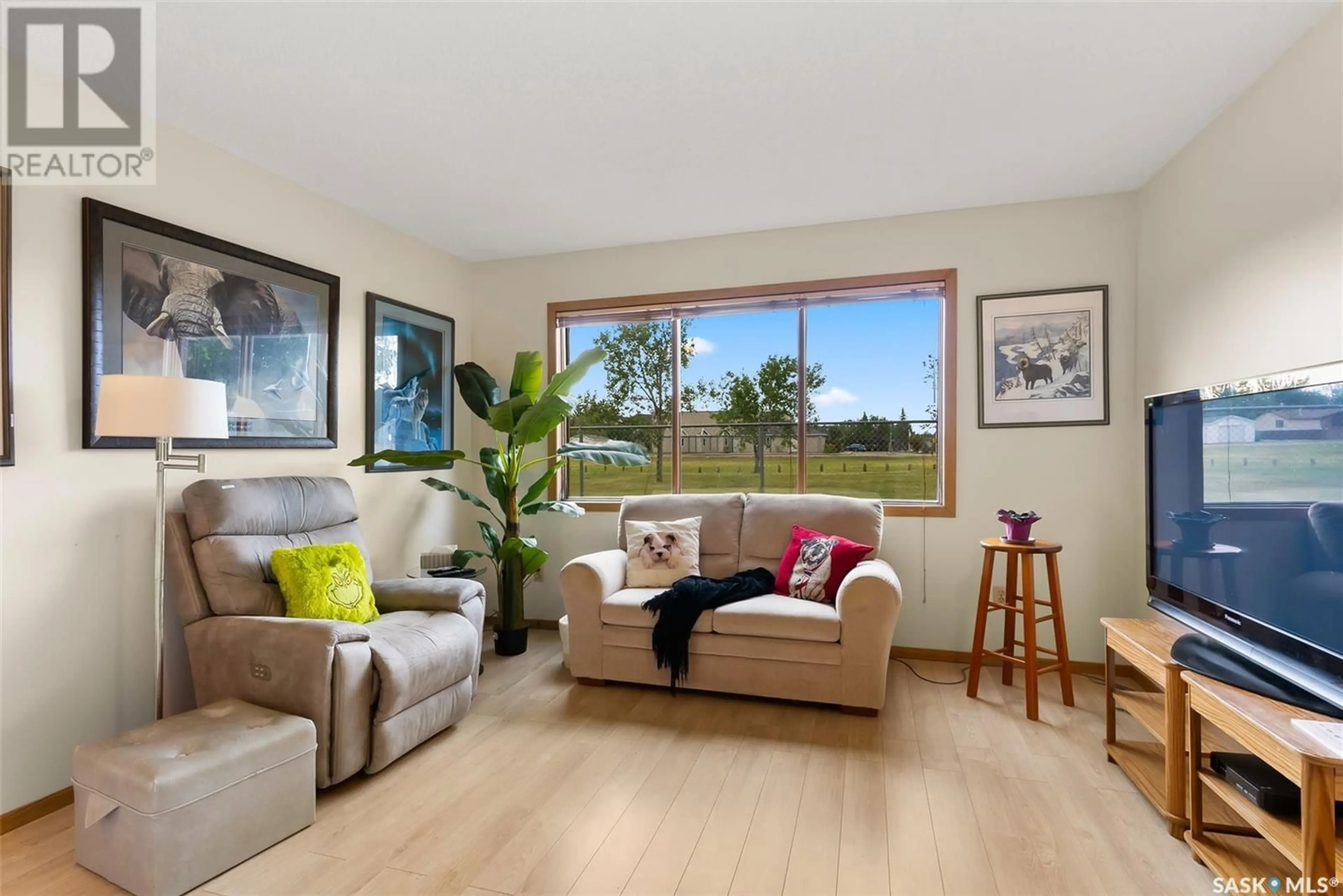 Living room with furniture, wood/laminate floor for 6912 BLAKENEY DRIVE, Regina Saskatchewan S4X2N5