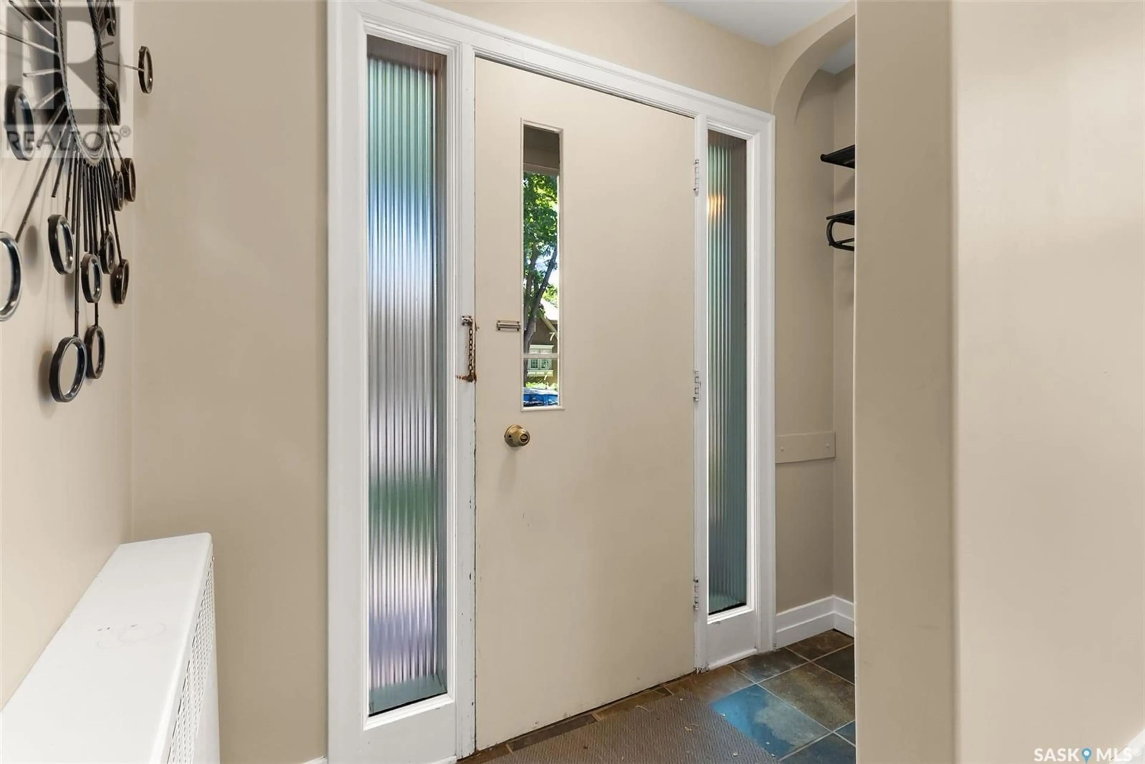 Indoor entryway for 2930 ANGUS STREET, Regina Saskatchewan S4S1N9