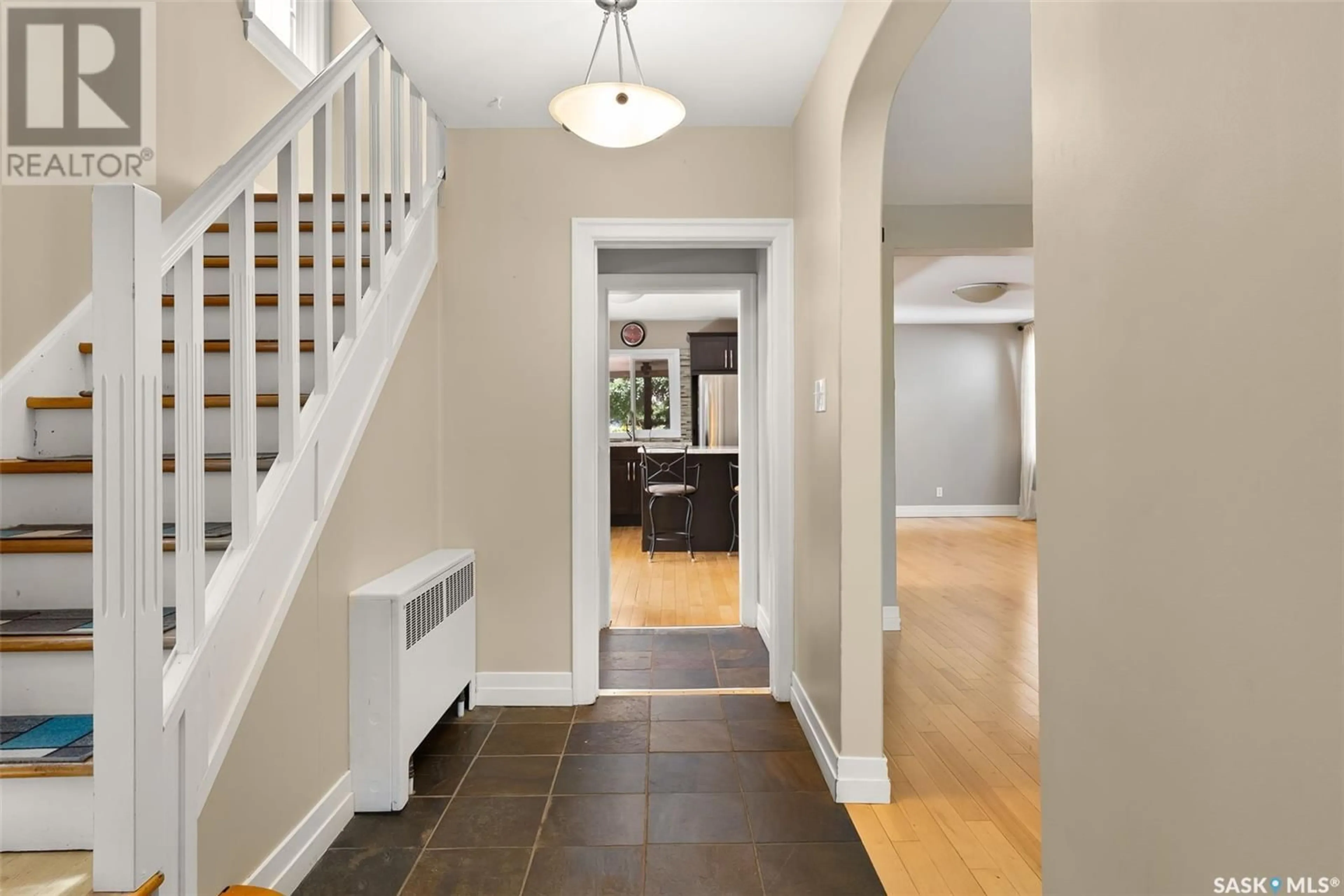 Indoor entryway for 2930 ANGUS STREET, Regina Saskatchewan S4S1N9
