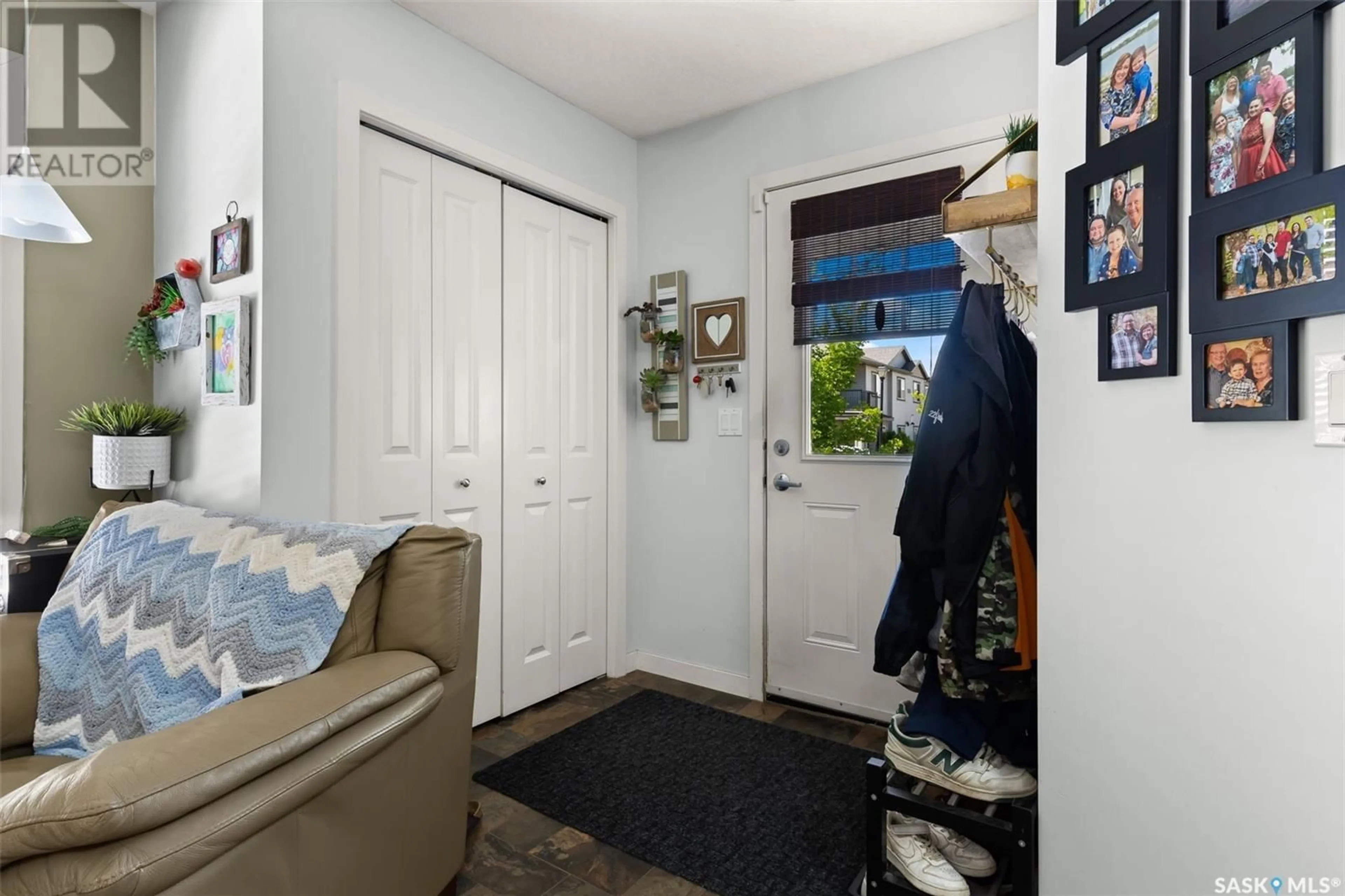 Indoor entryway for 27 - 5019 JAMES HILL ROAD, Regina Saskatchewan S4W0B9