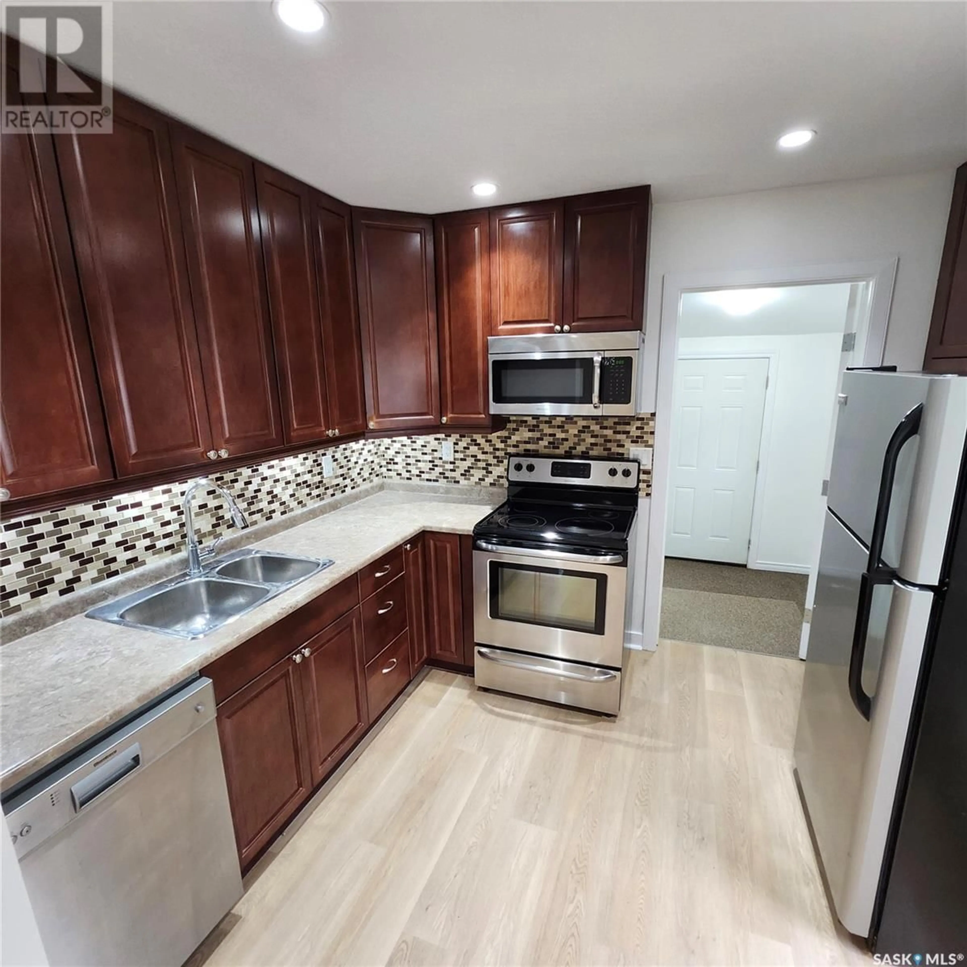 Standard kitchen, unknown for 1306 COY AVENUE, Saskatoon Saskatchewan S7M0H4