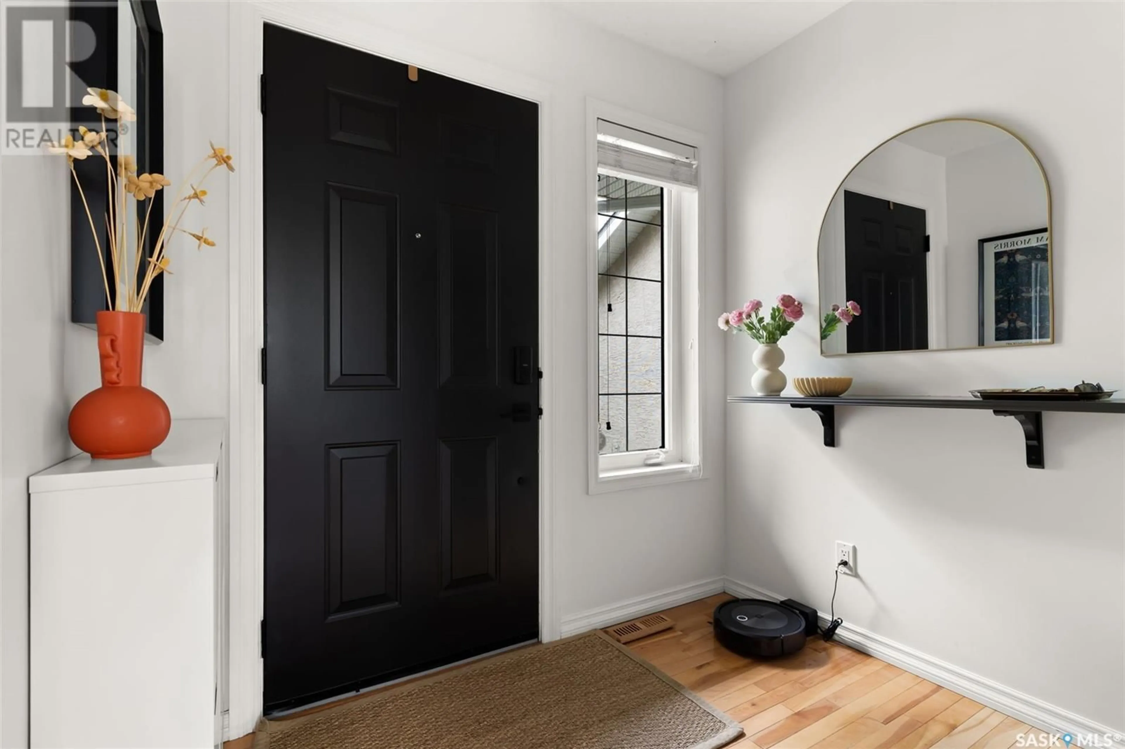 Indoor entryway for 50 2400 TELL PLACE, Regina Saskatchewan S4V3E3