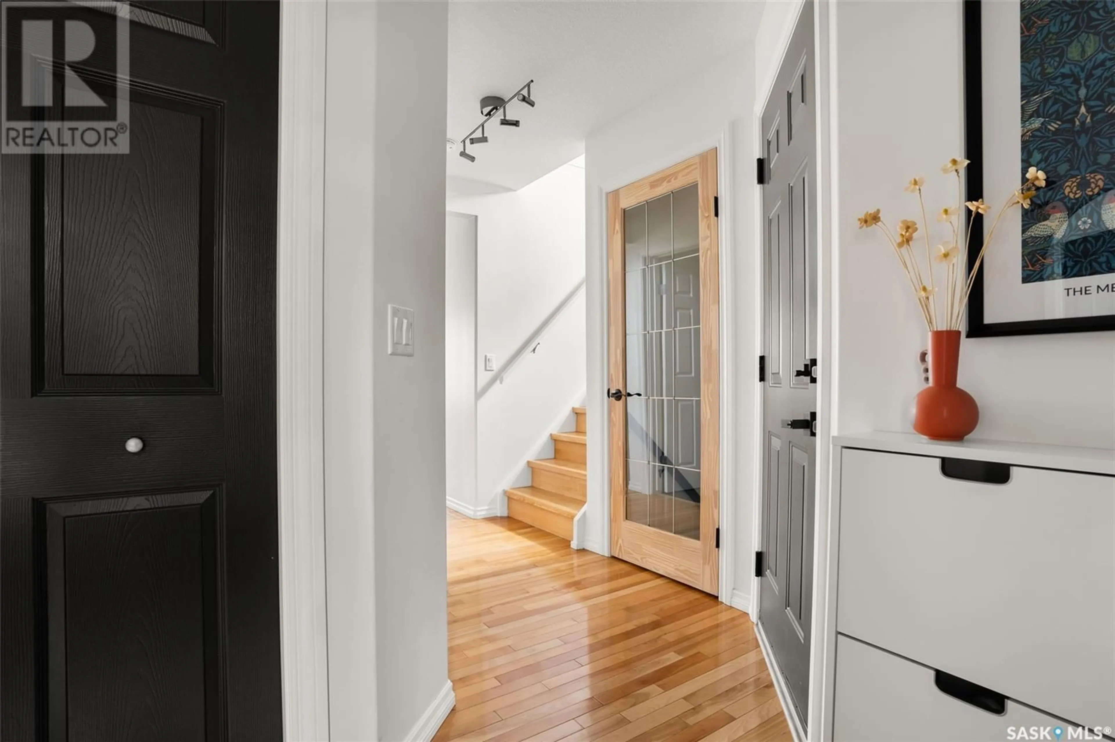 Indoor entryway for 50 2400 TELL PLACE, Regina Saskatchewan S4V3E3