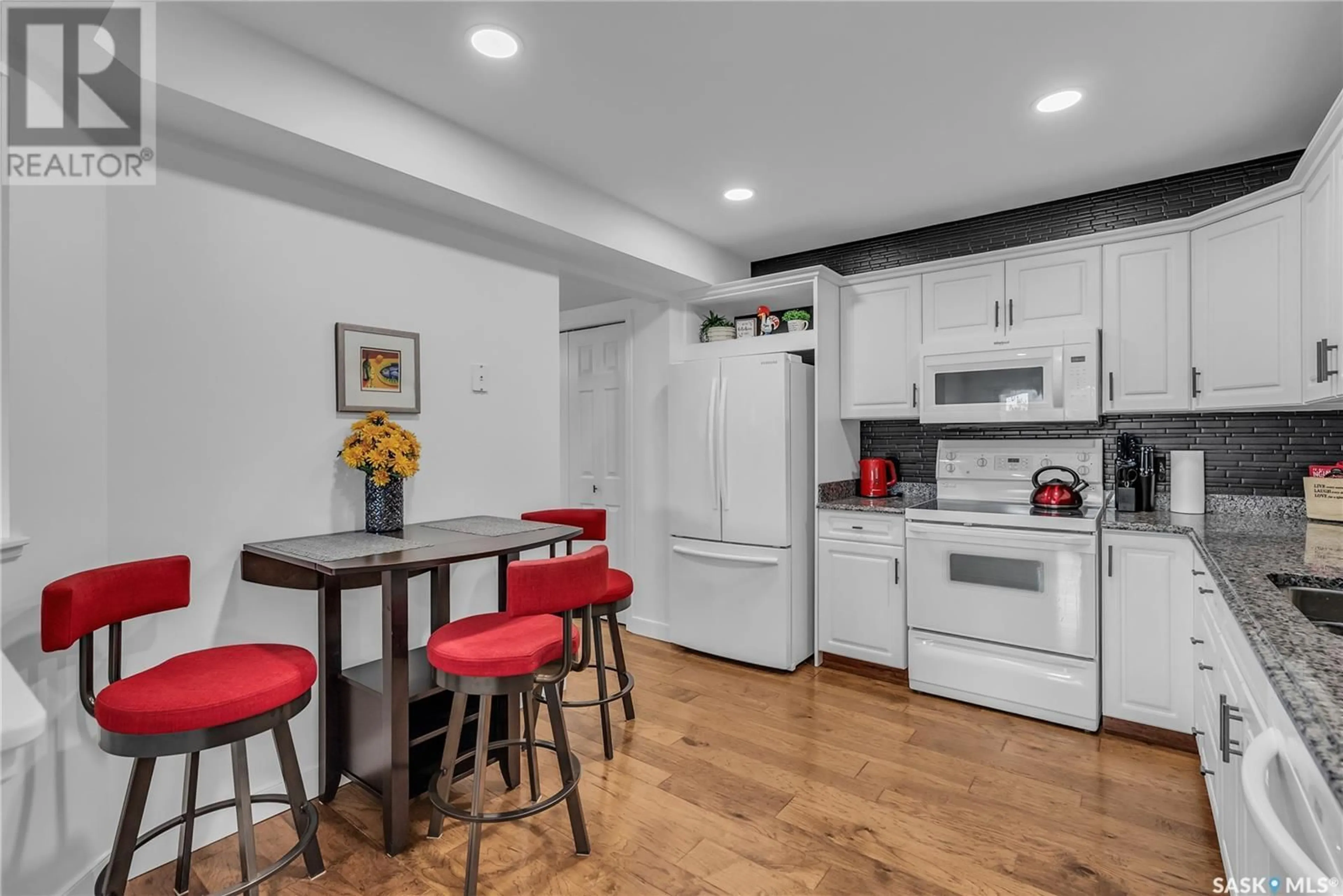 Open concept kitchen, unknown for 305 - 332 PINEHOUSE DRIVE, Saskatoon Saskatchewan S7K7Z4