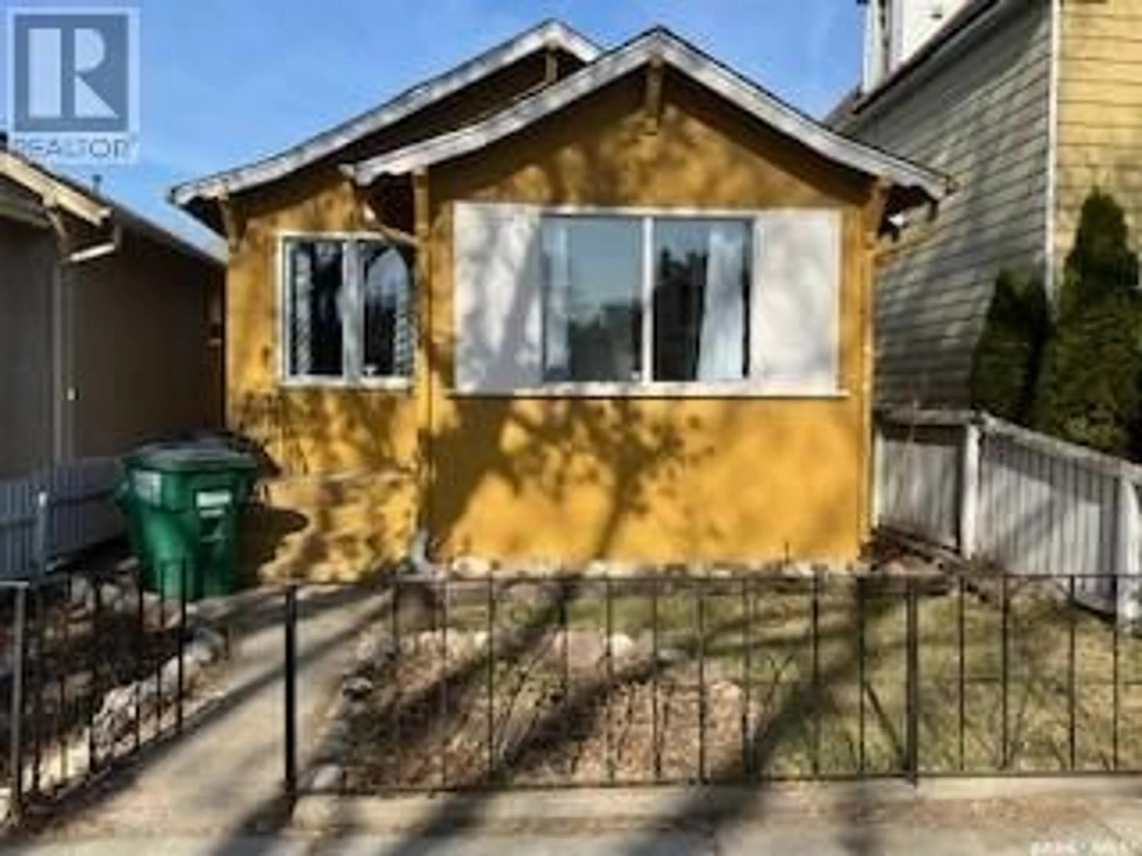 Home with vinyl exterior material, street for 509 G AVENUE, Saskatoon Saskatchewan S7M1V7