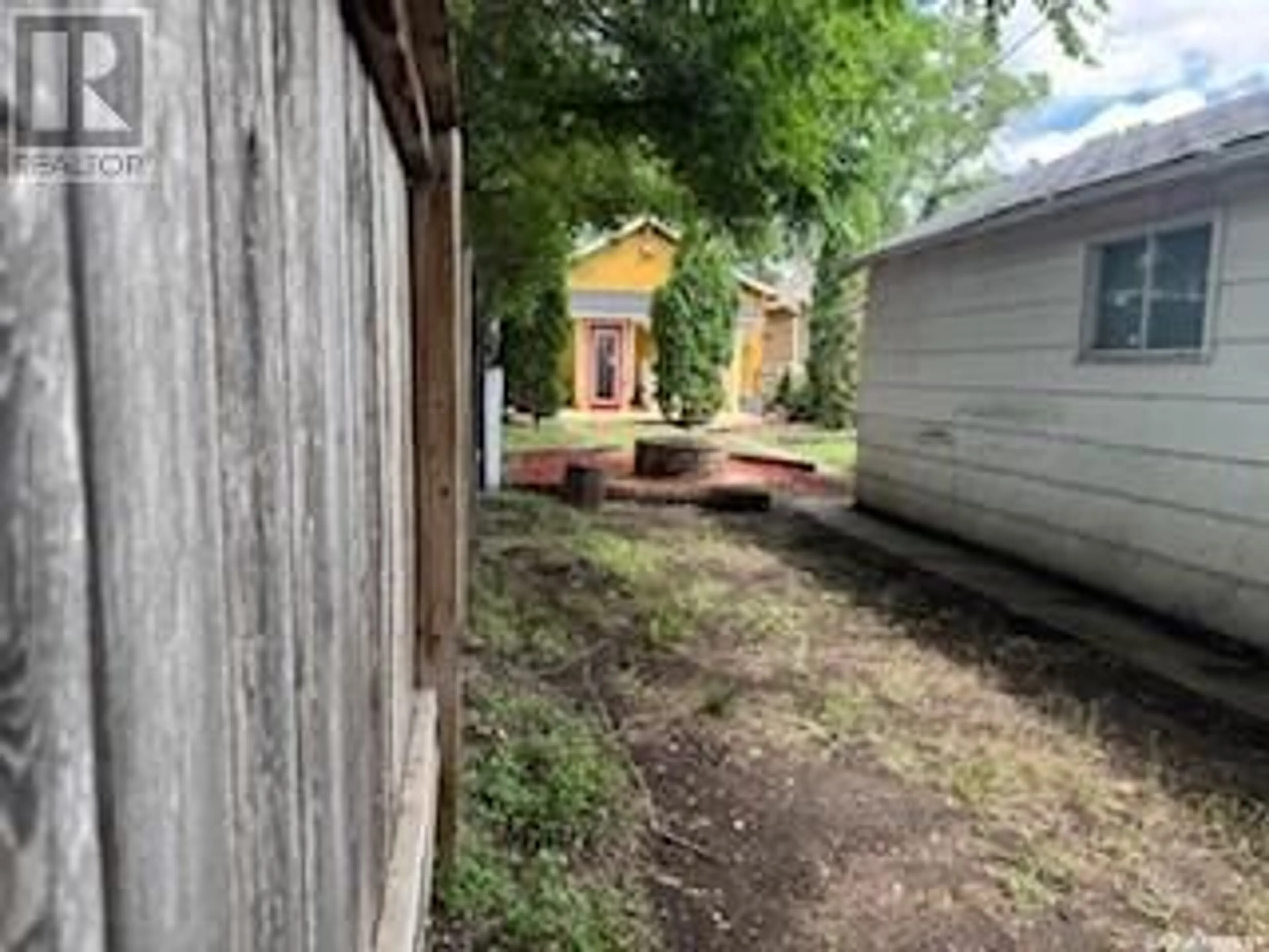 Shed for 509 G AVENUE, Saskatoon Saskatchewan S7M1V7