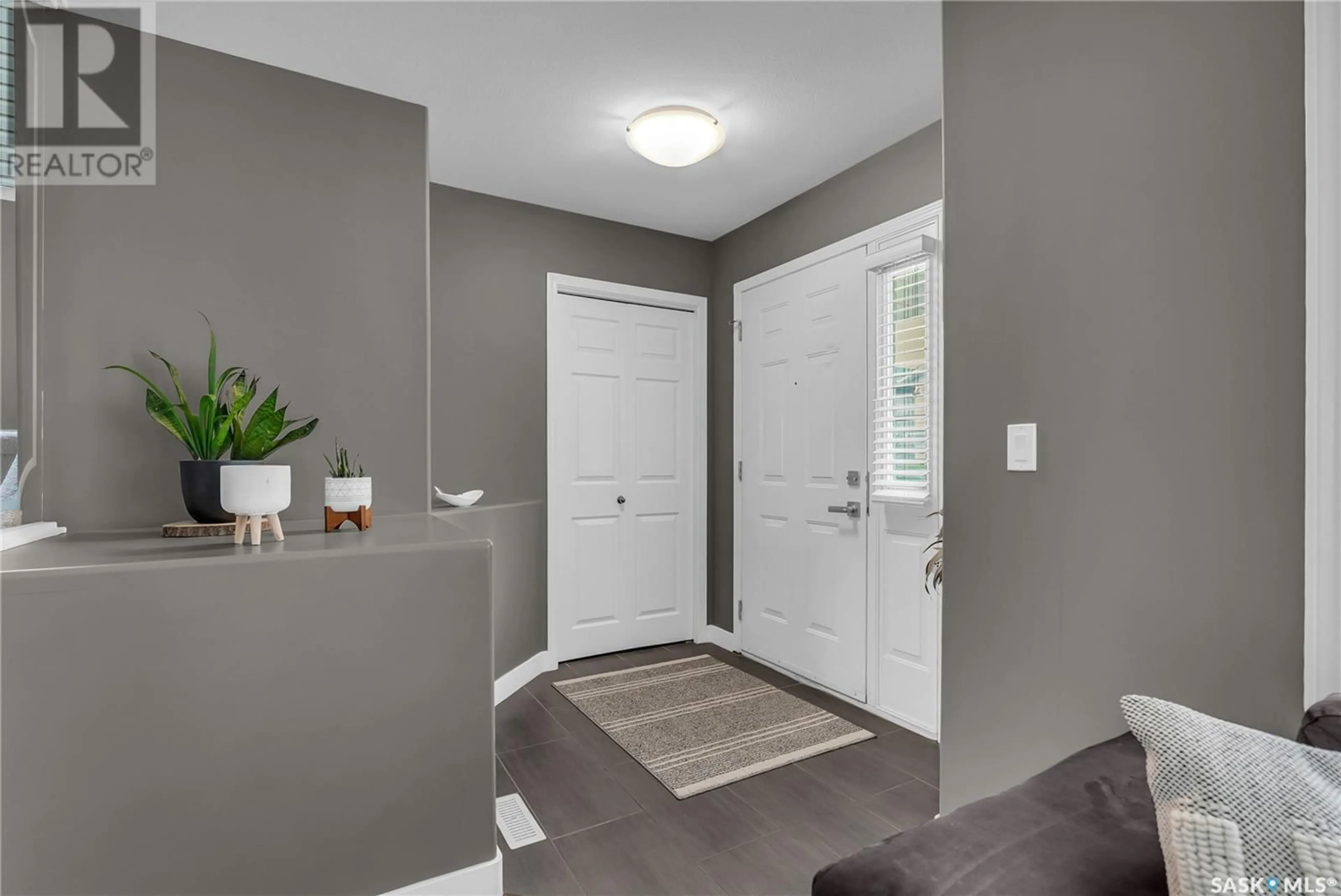 Indoor entryway for 119 BLAKENEY CRESCENT, Saskatoon Saskatchewan S7L7N4